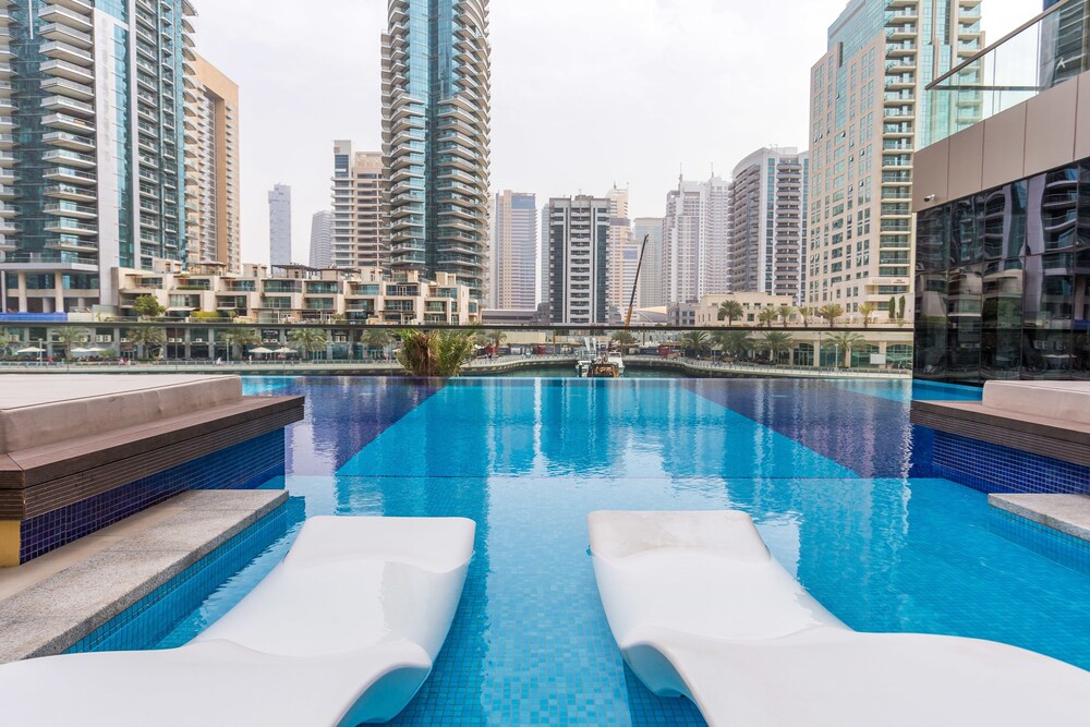 Dubai Marina Towers by Deluxe Holiday Homes