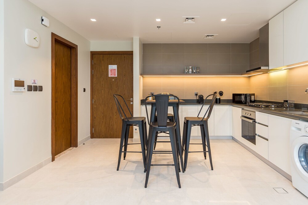 Dubai Marina Towers by Deluxe Holiday Homes