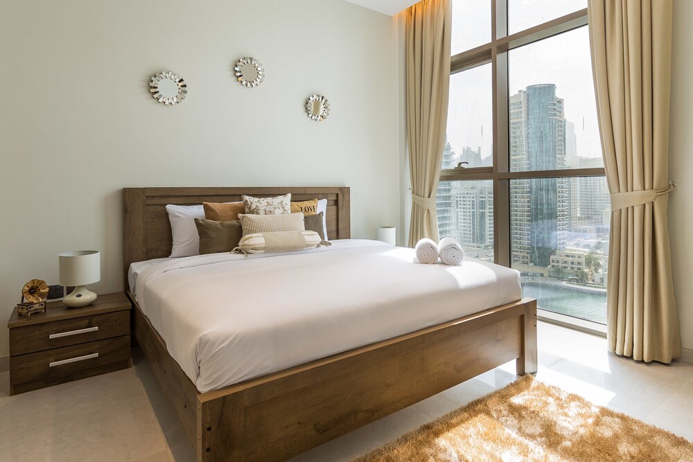Dubai Marina Towers by Deluxe Holiday Homes