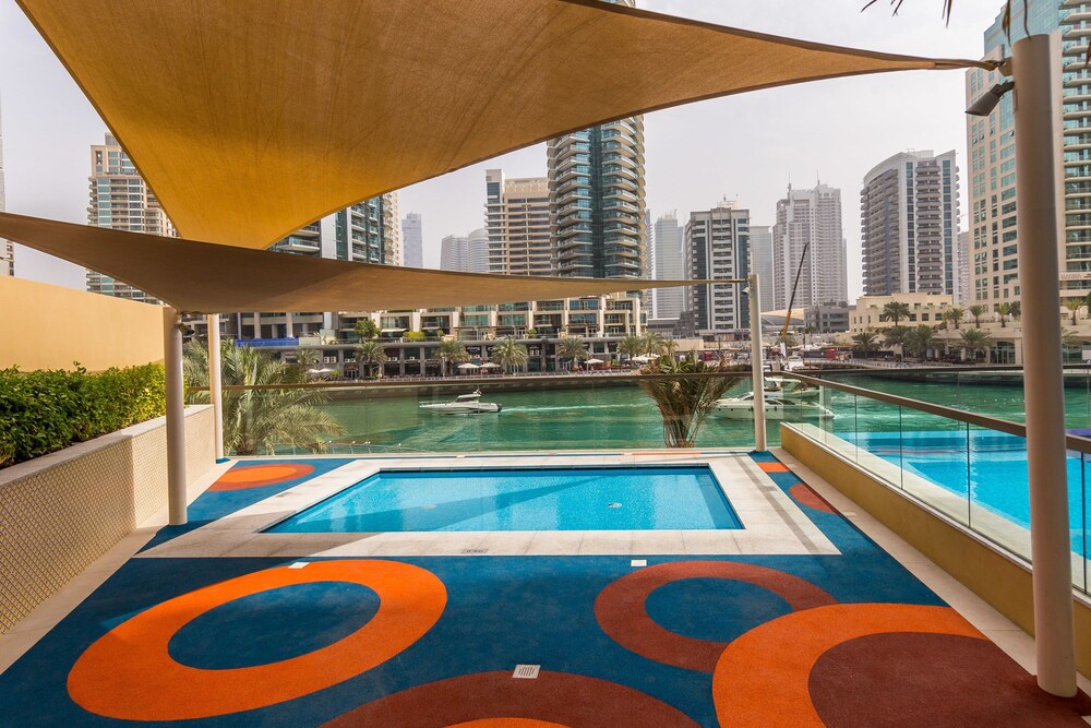 Dubai Marina Towers by Deluxe Holiday Homes