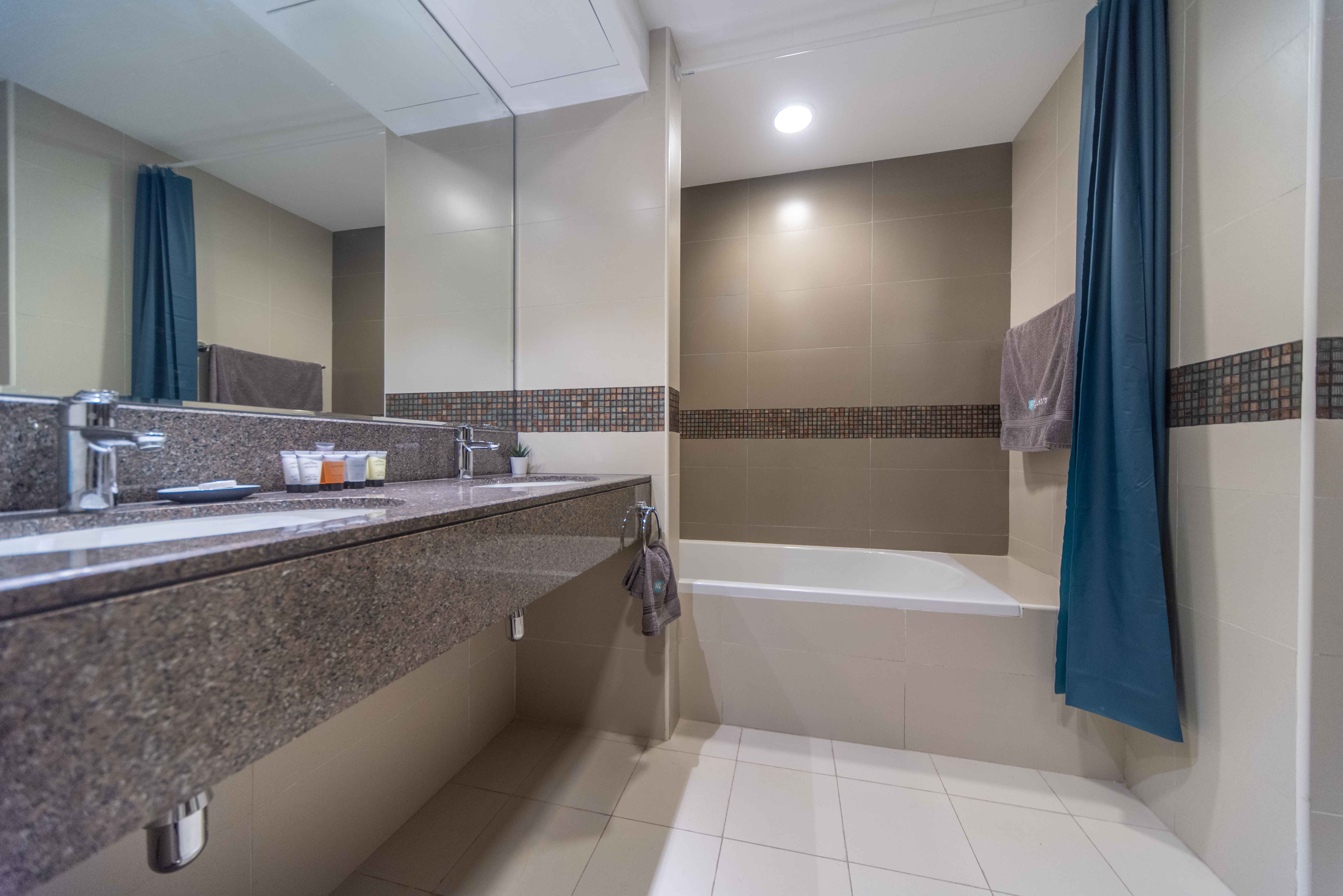 Dubai Wharf by Higuests Vacation Homes
