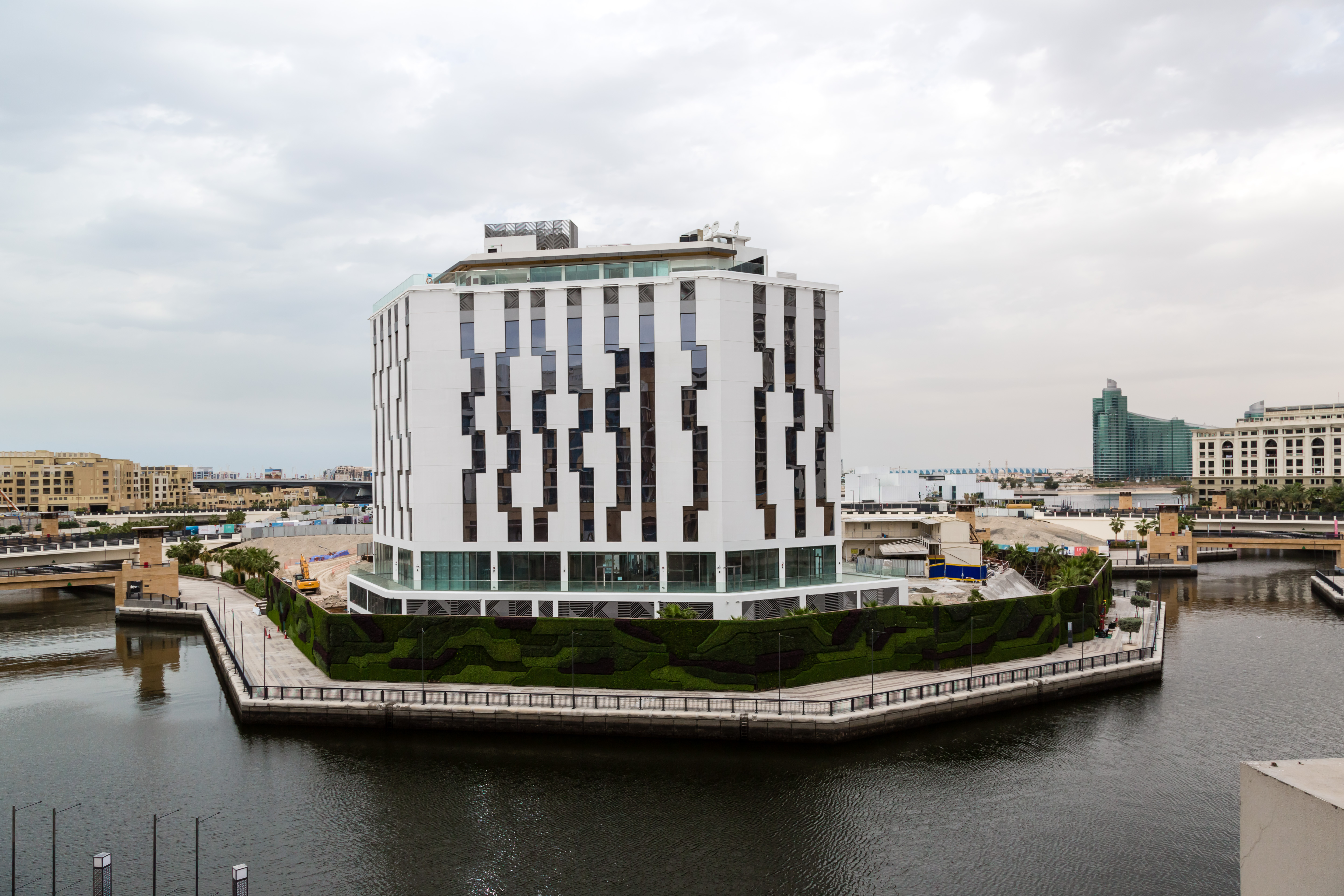 Dubai Wharf by Higuests Vacation Homes