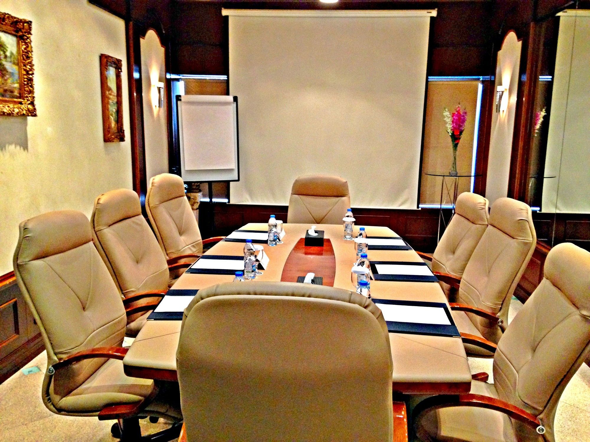 Royal Concorde Hotel & Suite