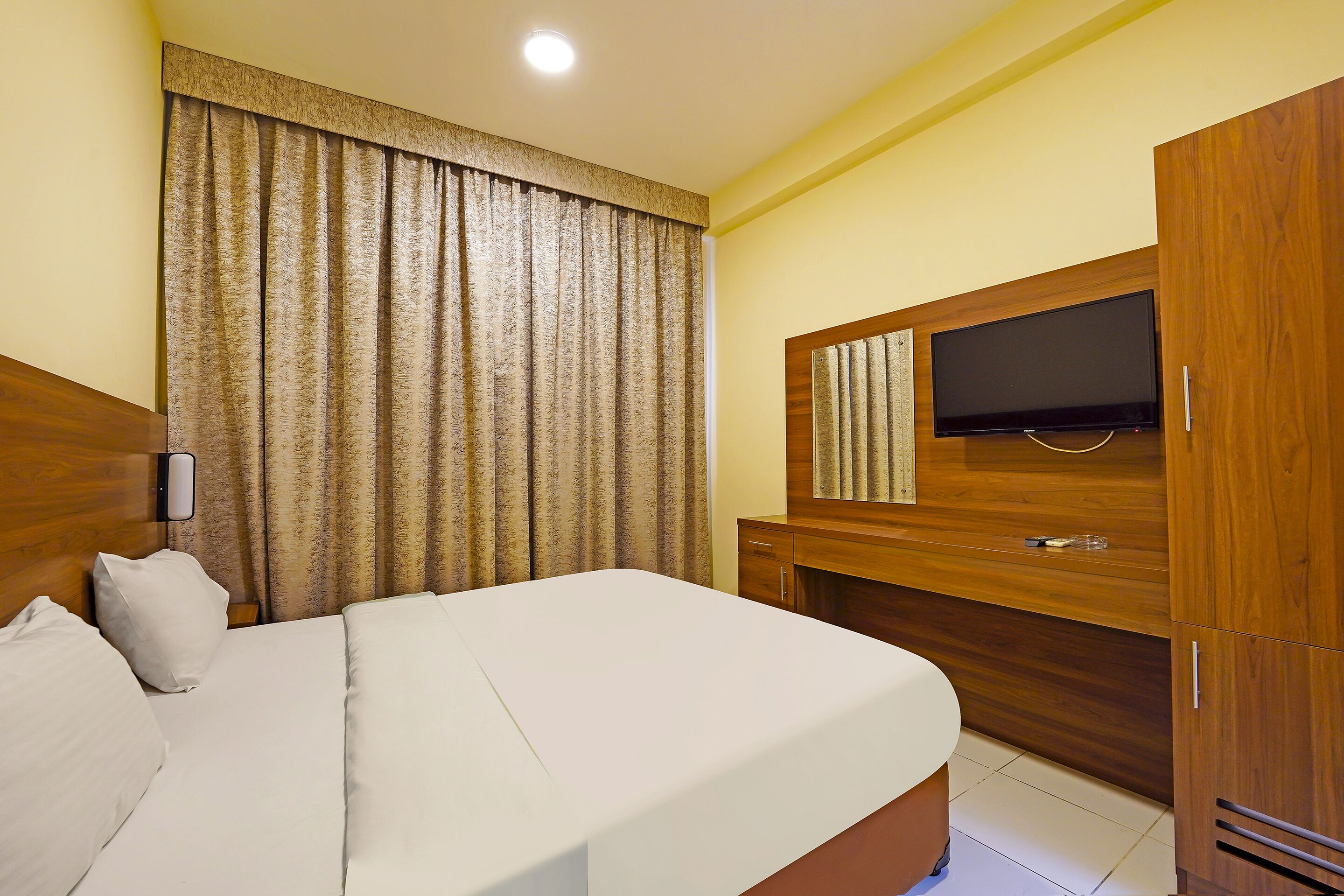 Emirates Hotel By OYO
