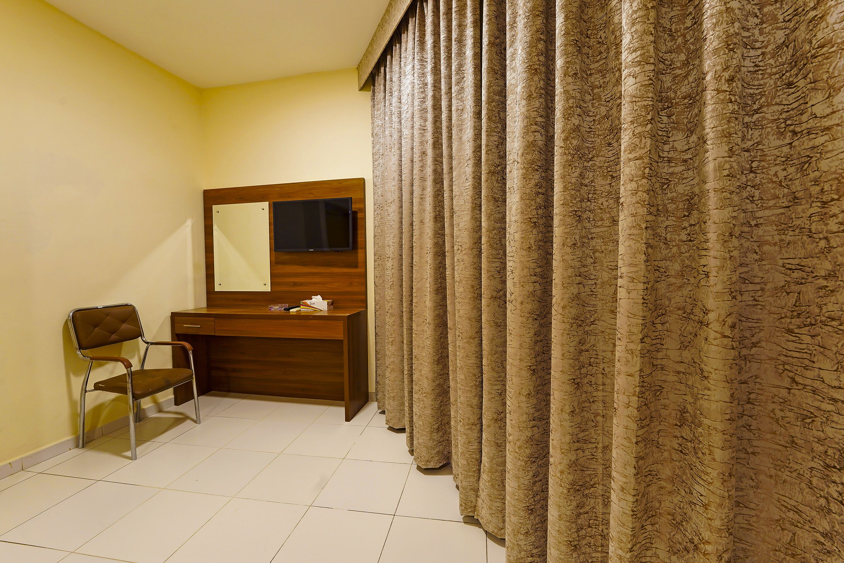 Emirates Hotel By OYO