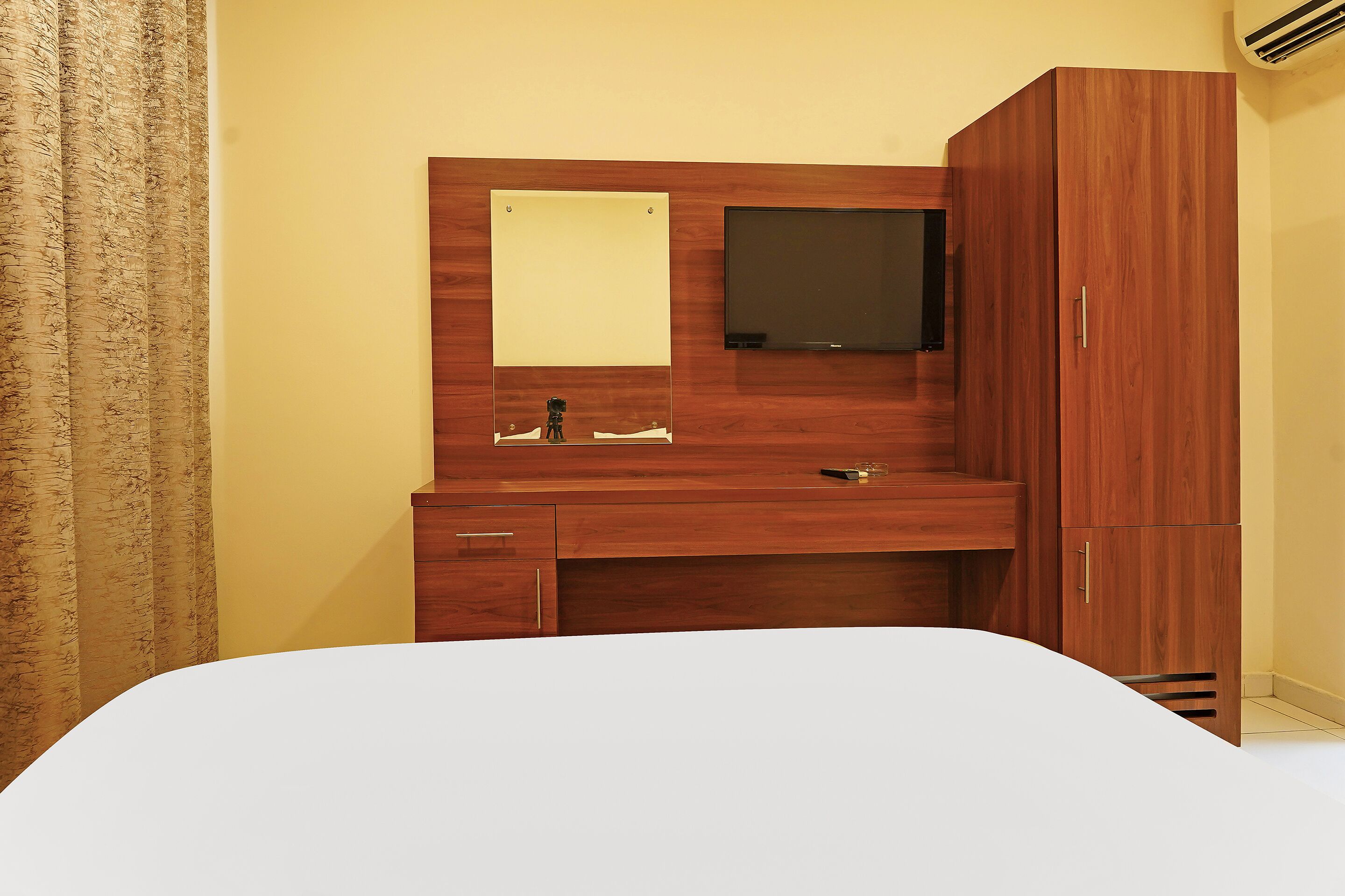 Emirates Hotel By OYO