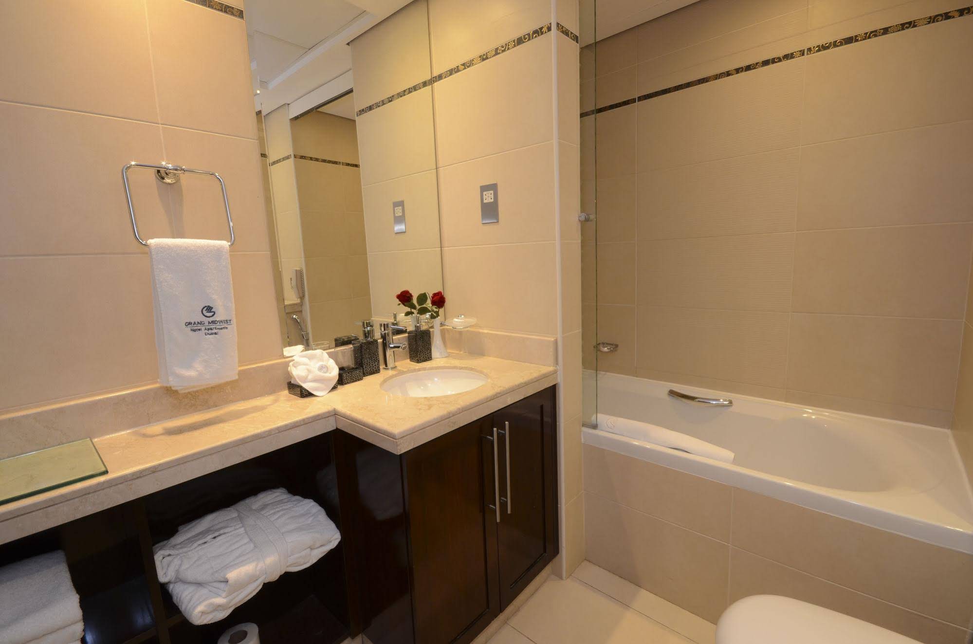 Al Salam Grand Hotel Apartments