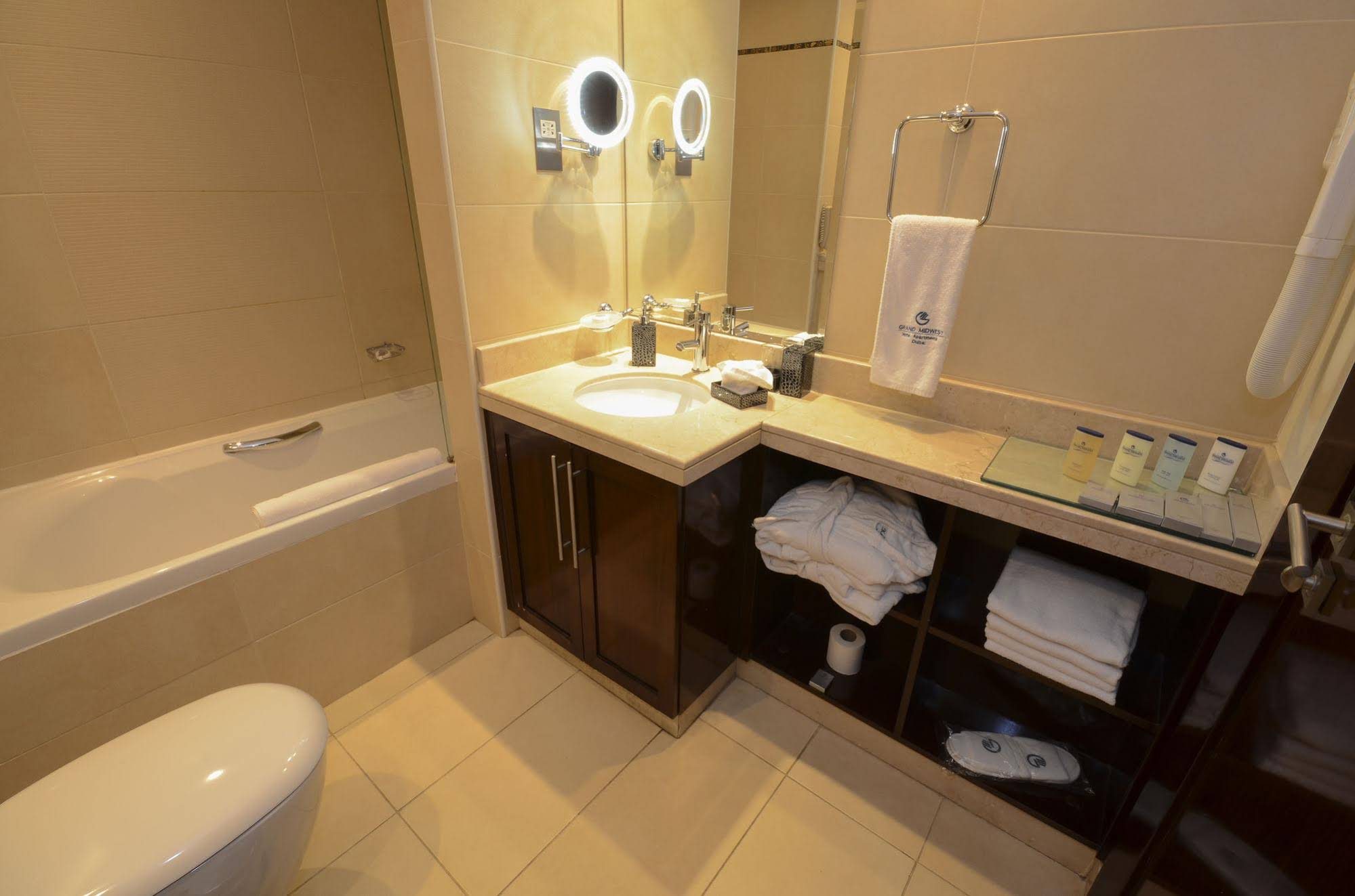 Al Salam Grand Hotel Apartments