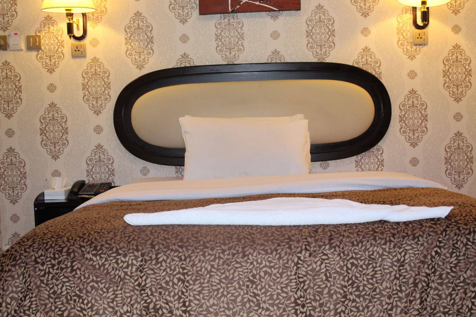 Grand Sina Hotel