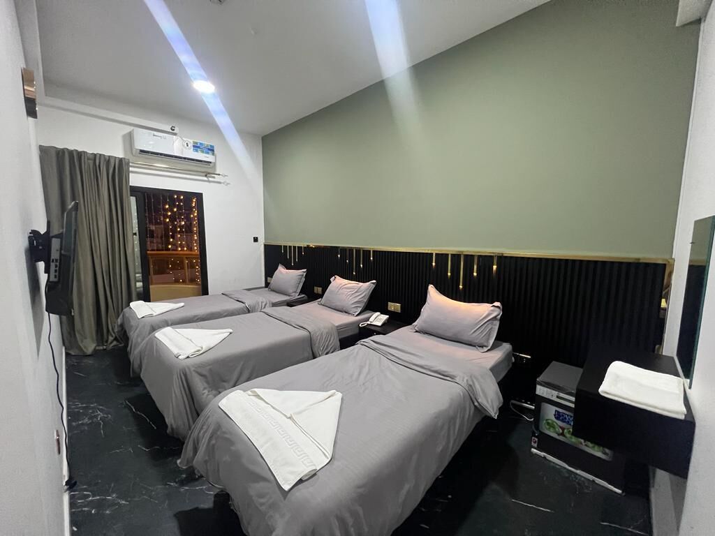 Guest Inn Hotel Llc