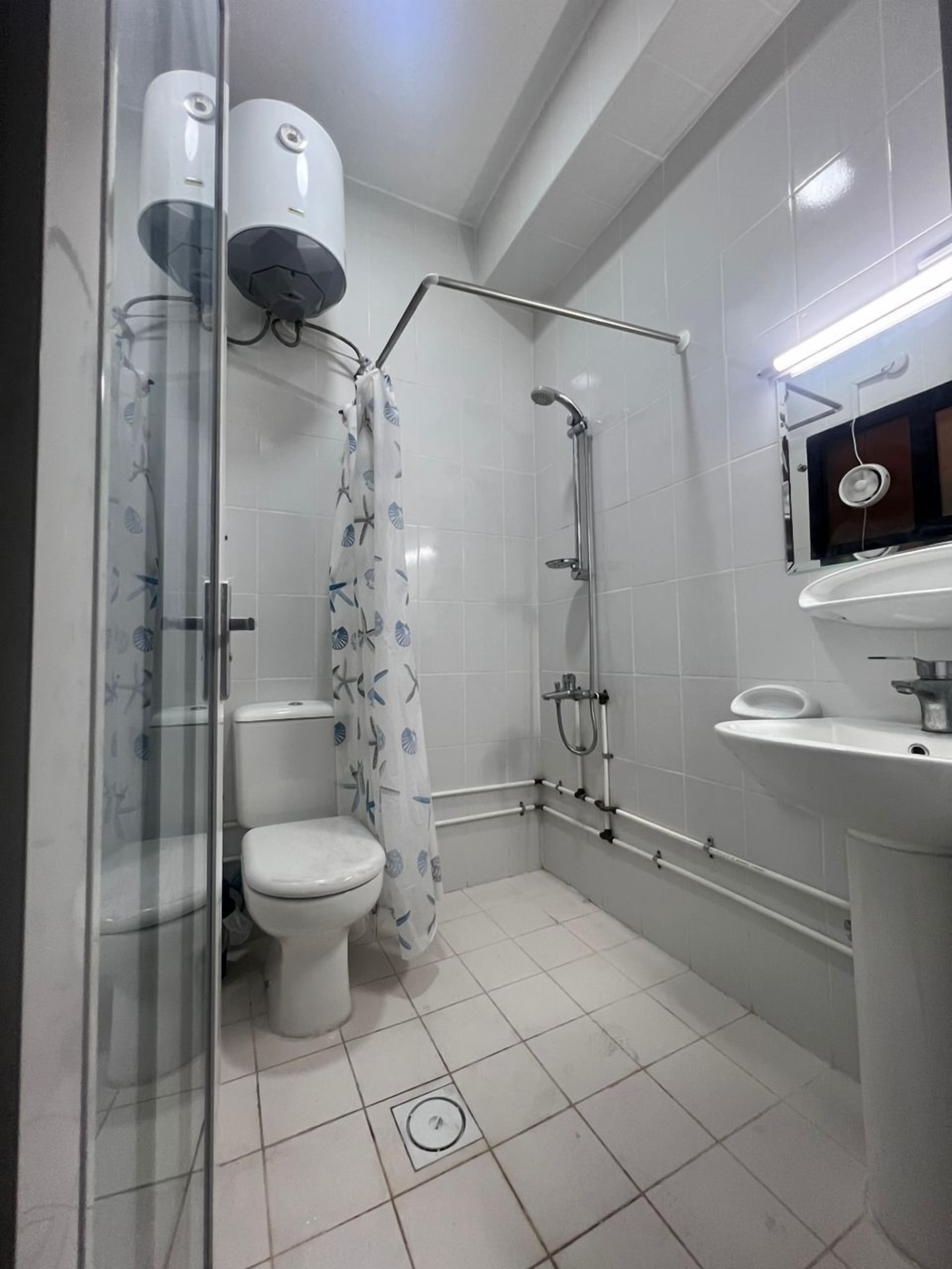 Guest Inn Hotel Llc