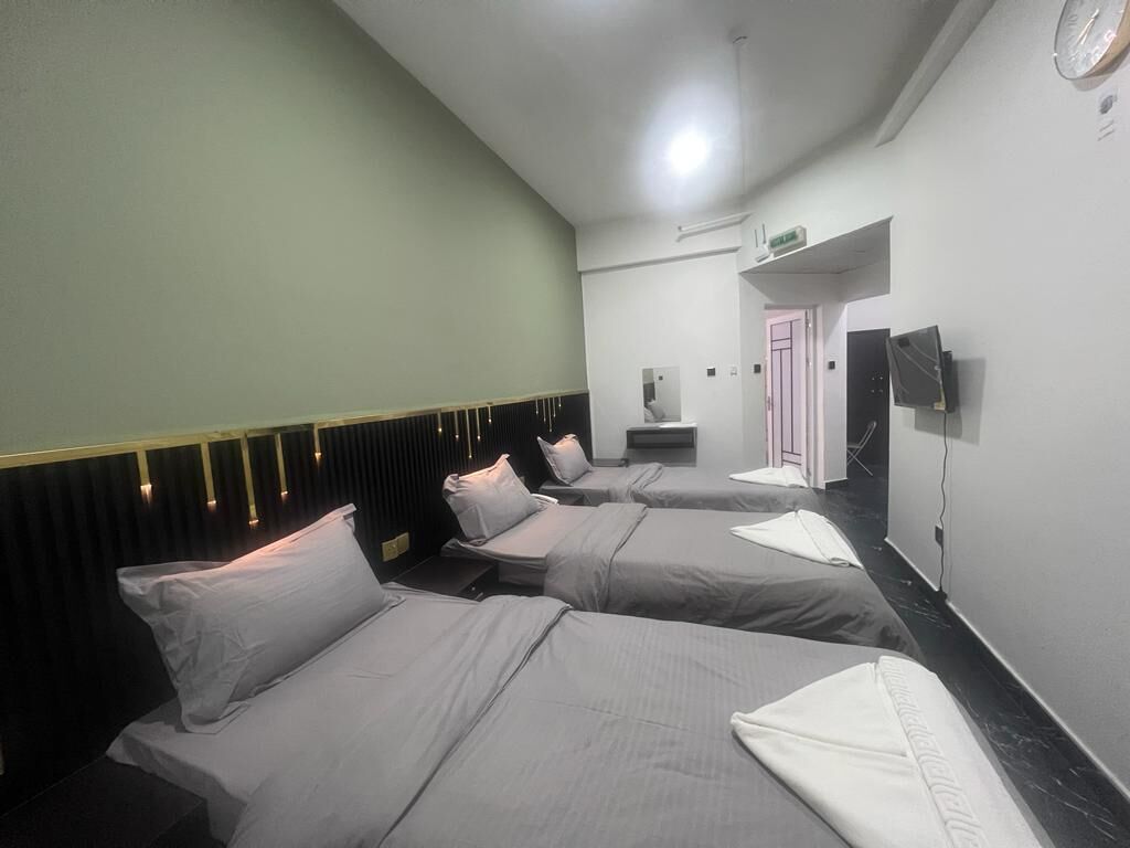 Guest Inn Hotel Llc