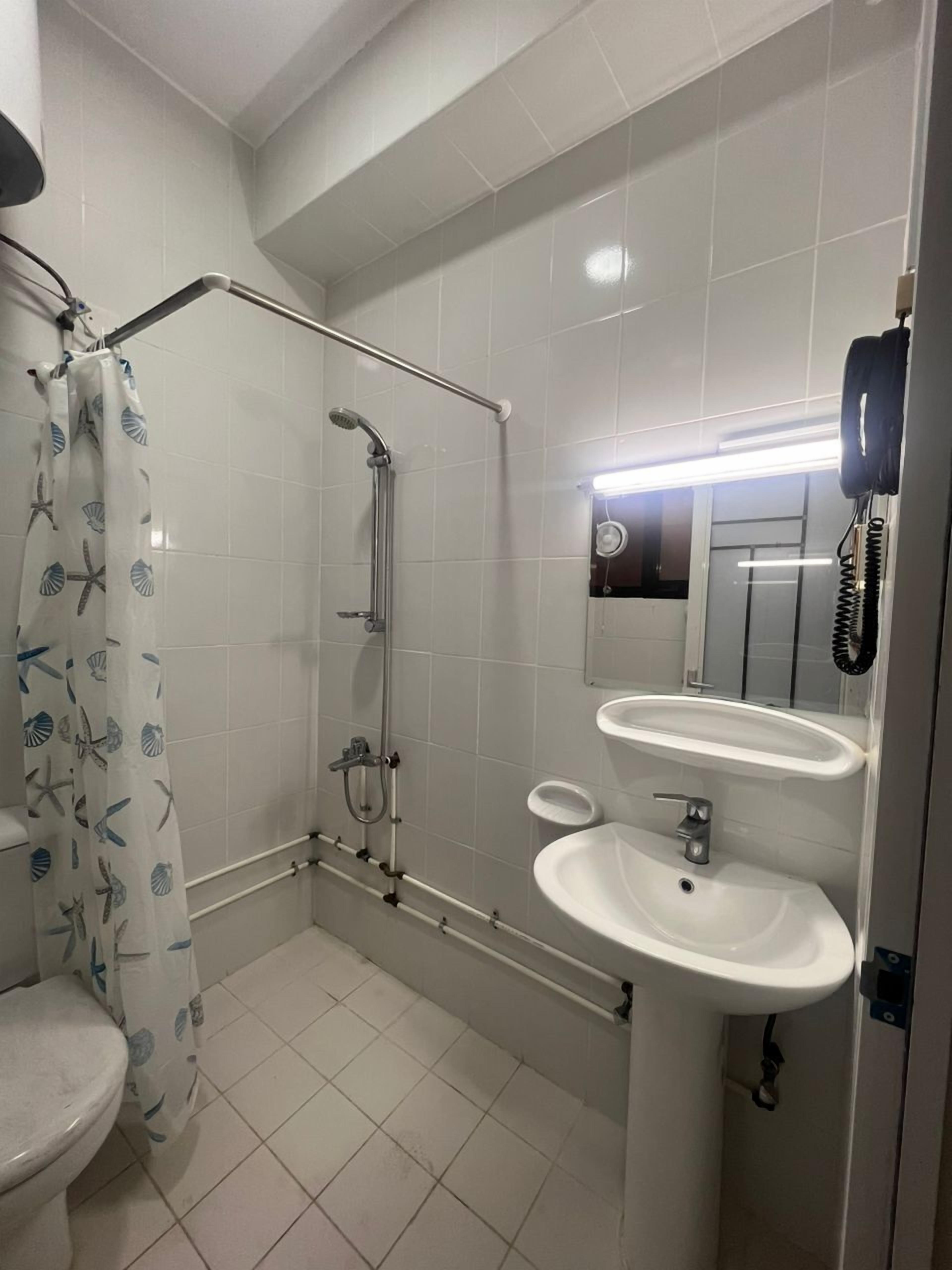 Guest Inn Hotel Llc