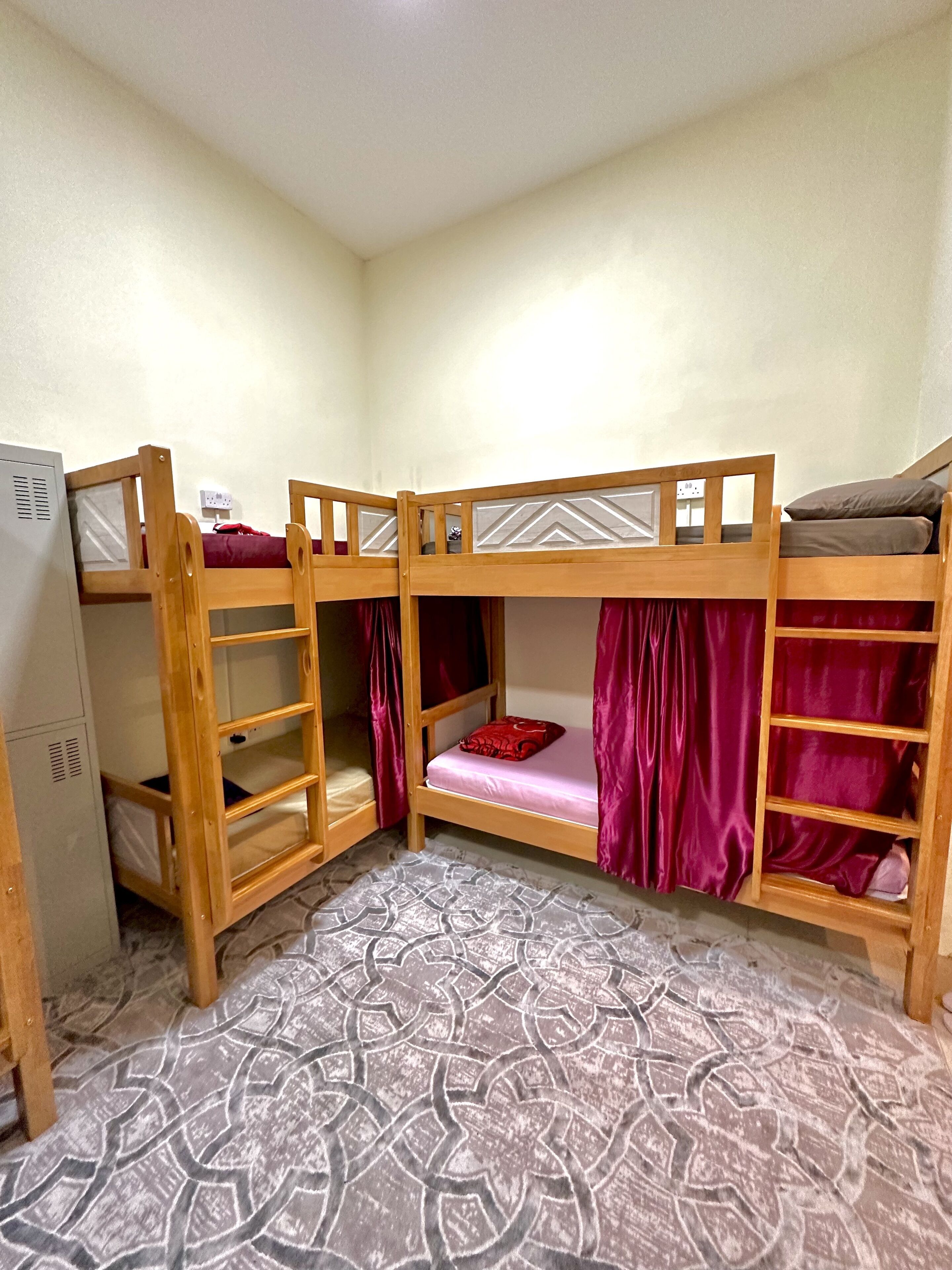 Hello Hostel