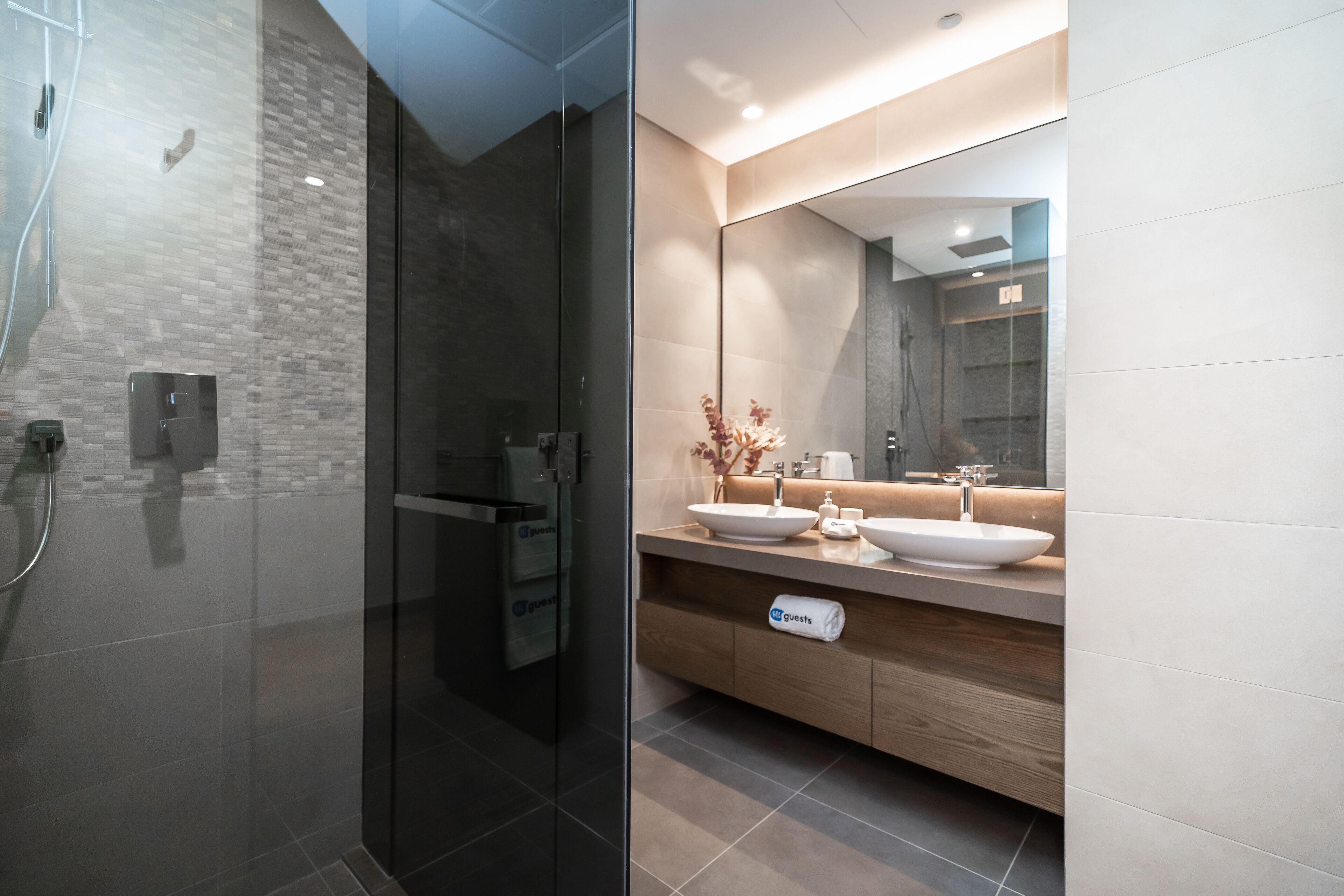 HiGuests - Marina Gate Jumeirah Living