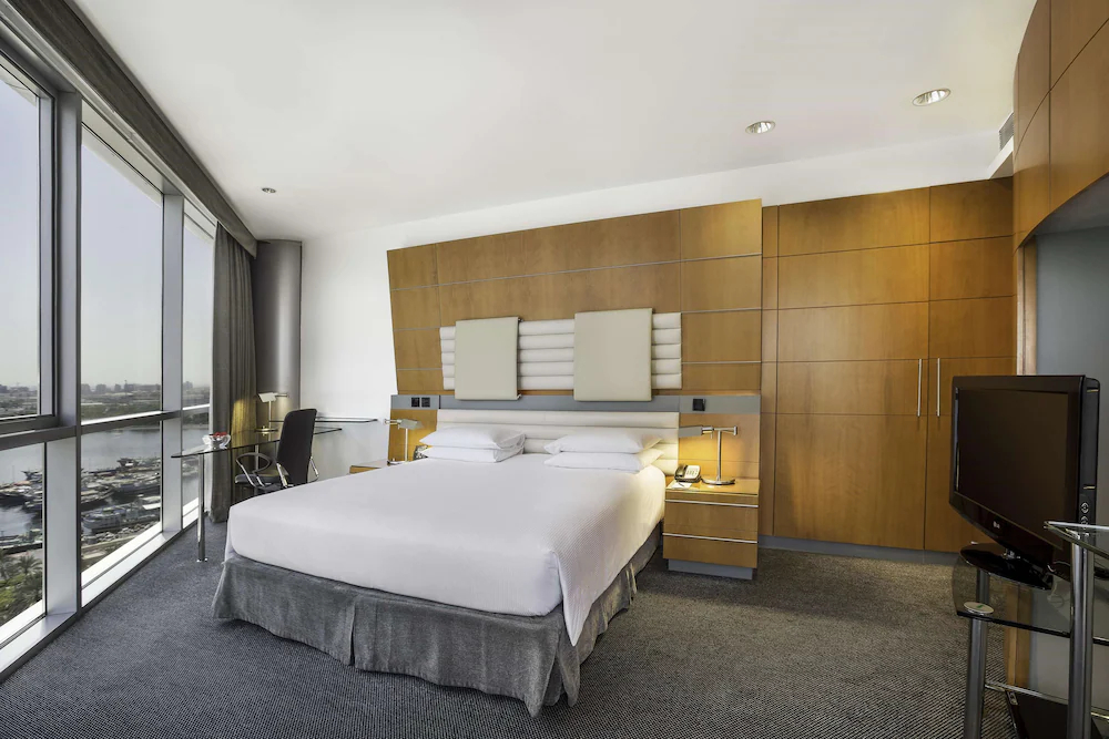 Golden Sands Hotel Creek