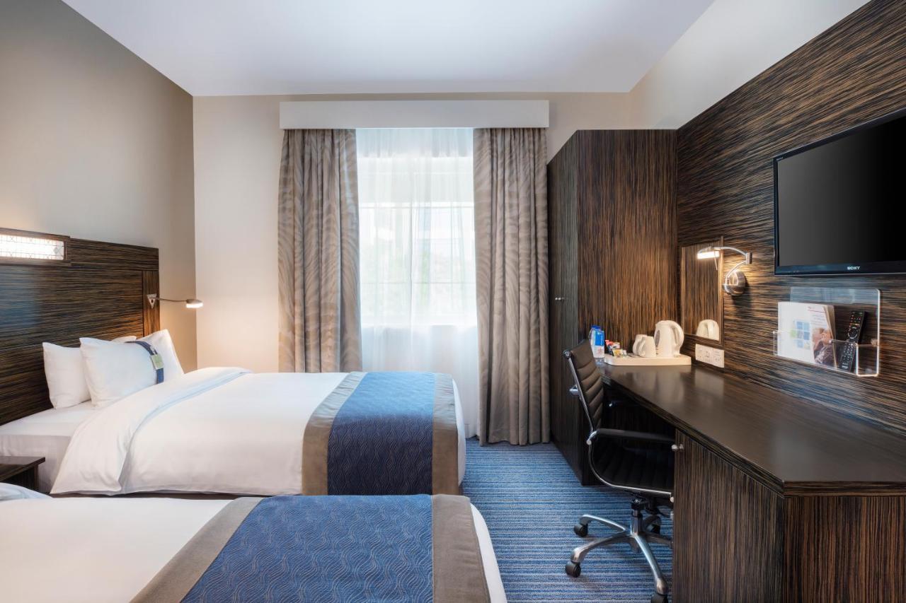 Holiday Inn Express Dubai - Jumeirah