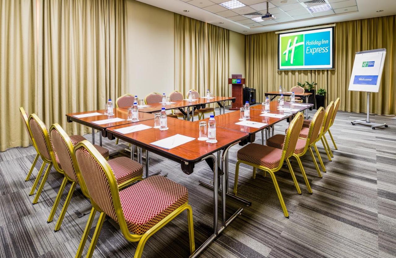 Holiday Inn Express Dubai - Jumeirah
