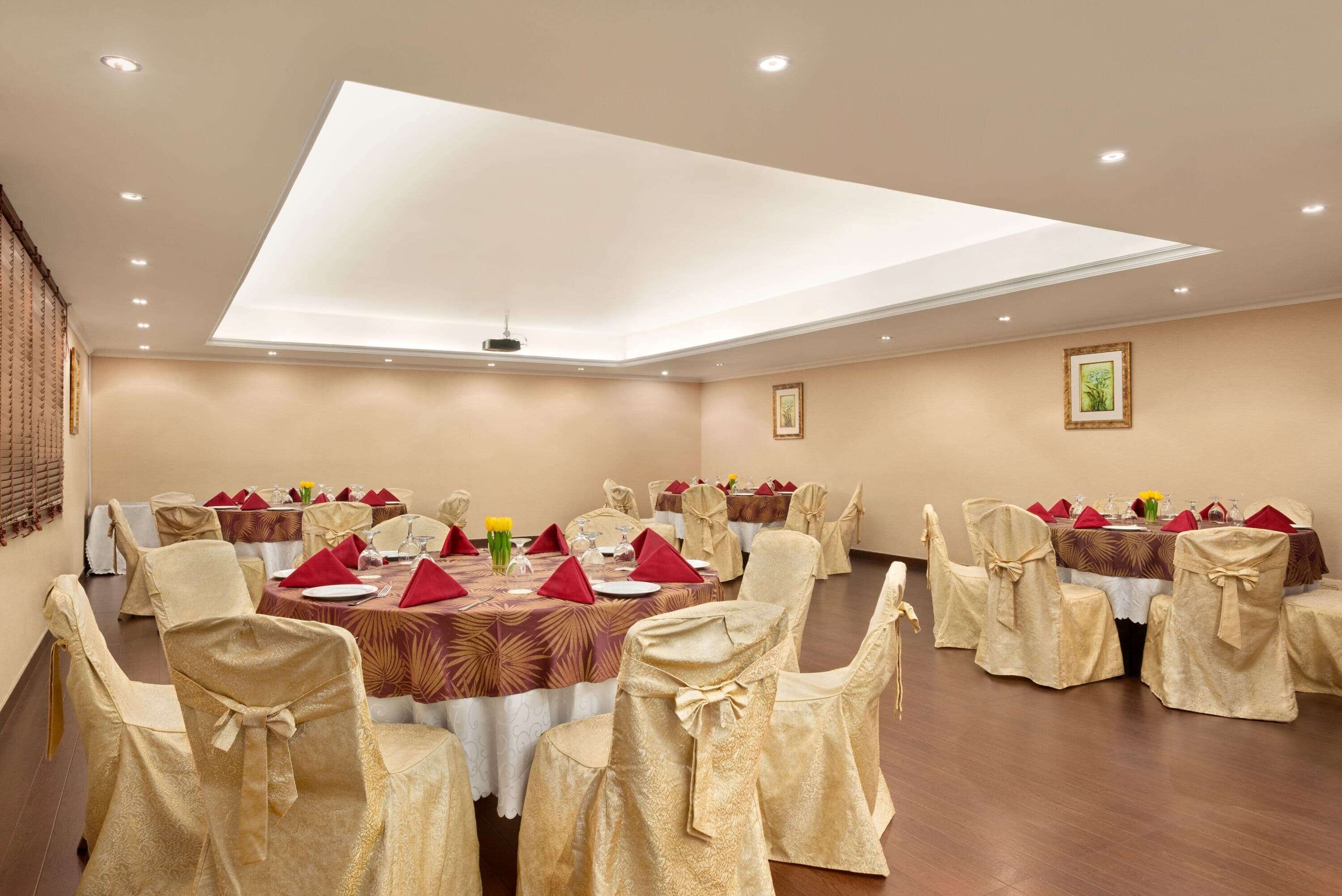 Howard Johnson Plaza by Wyndham Dubai Deira