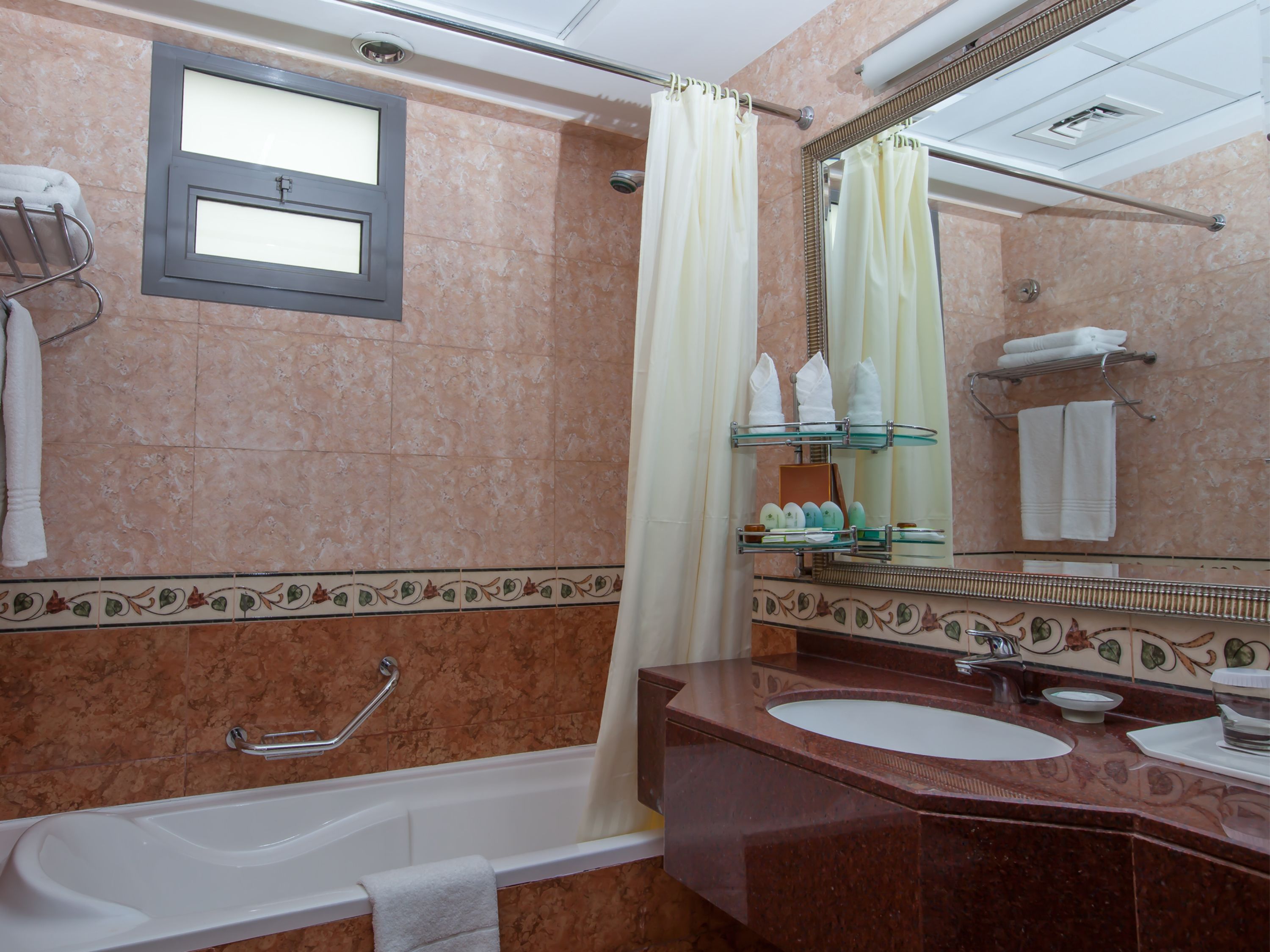 Howard Johnson Plaza by Wyndham Dubai Deira