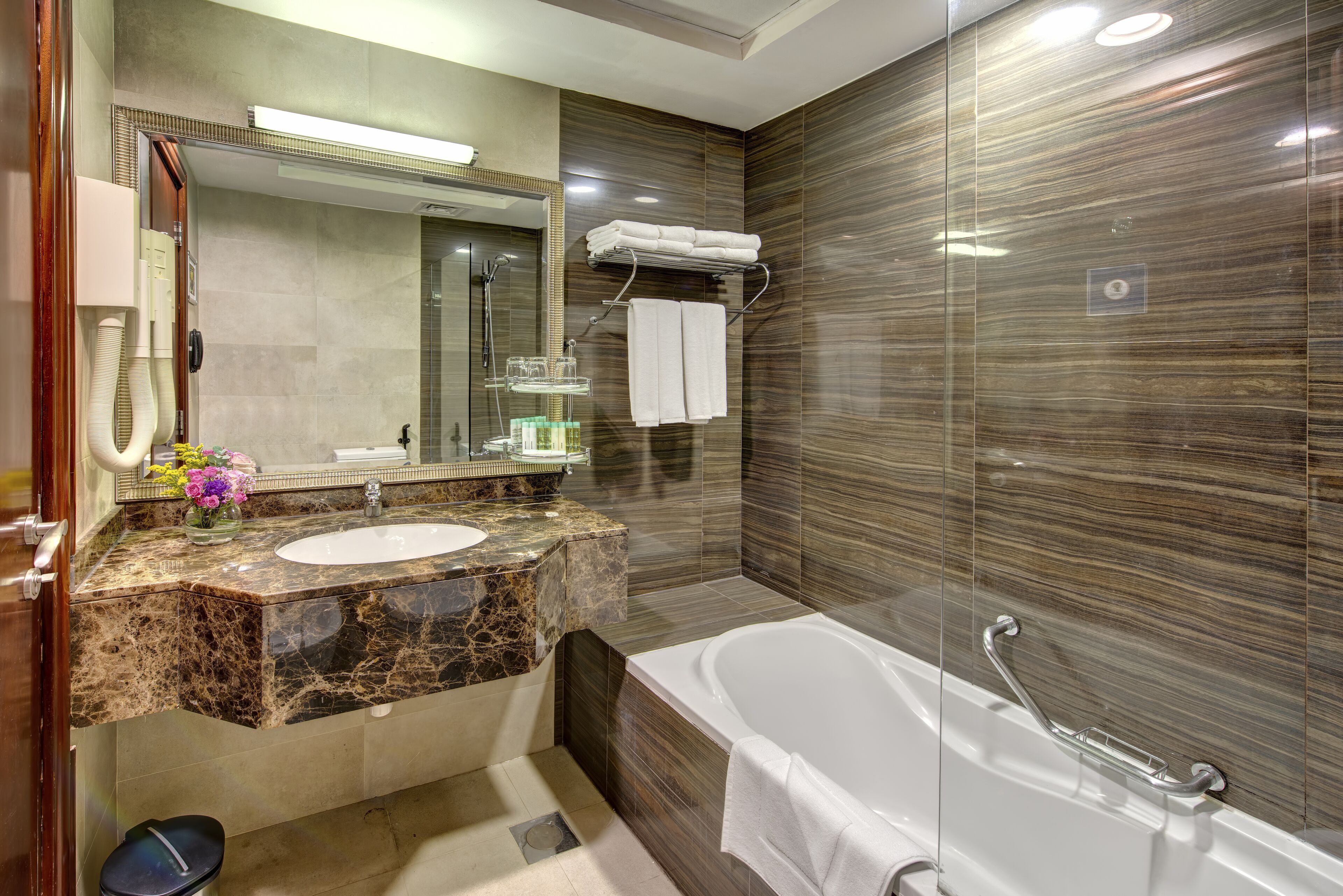 Howard Johnson Plaza by Wyndham Dubai Deira
