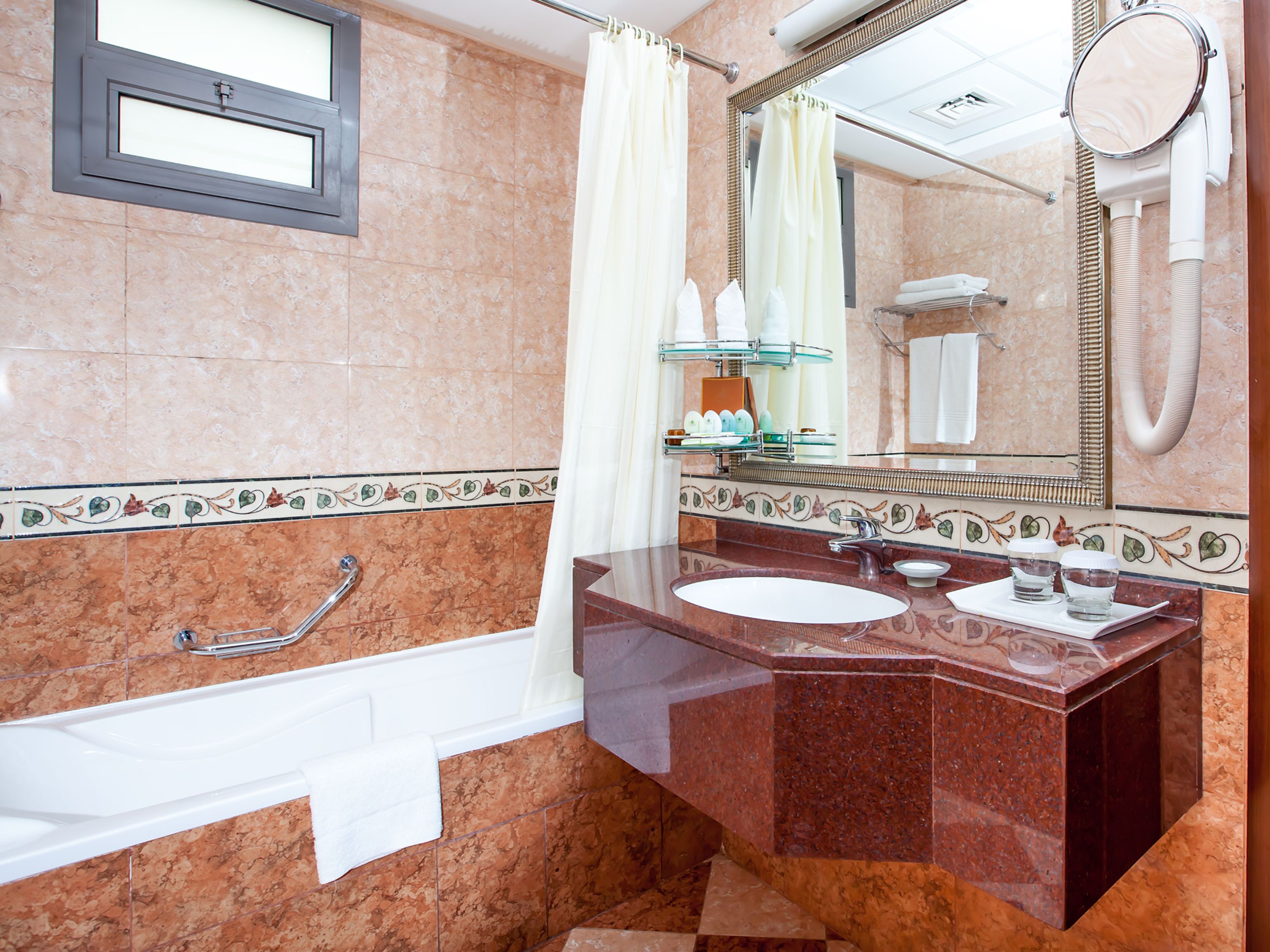 Howard Johnson Plaza by Wyndham Dubai Deira