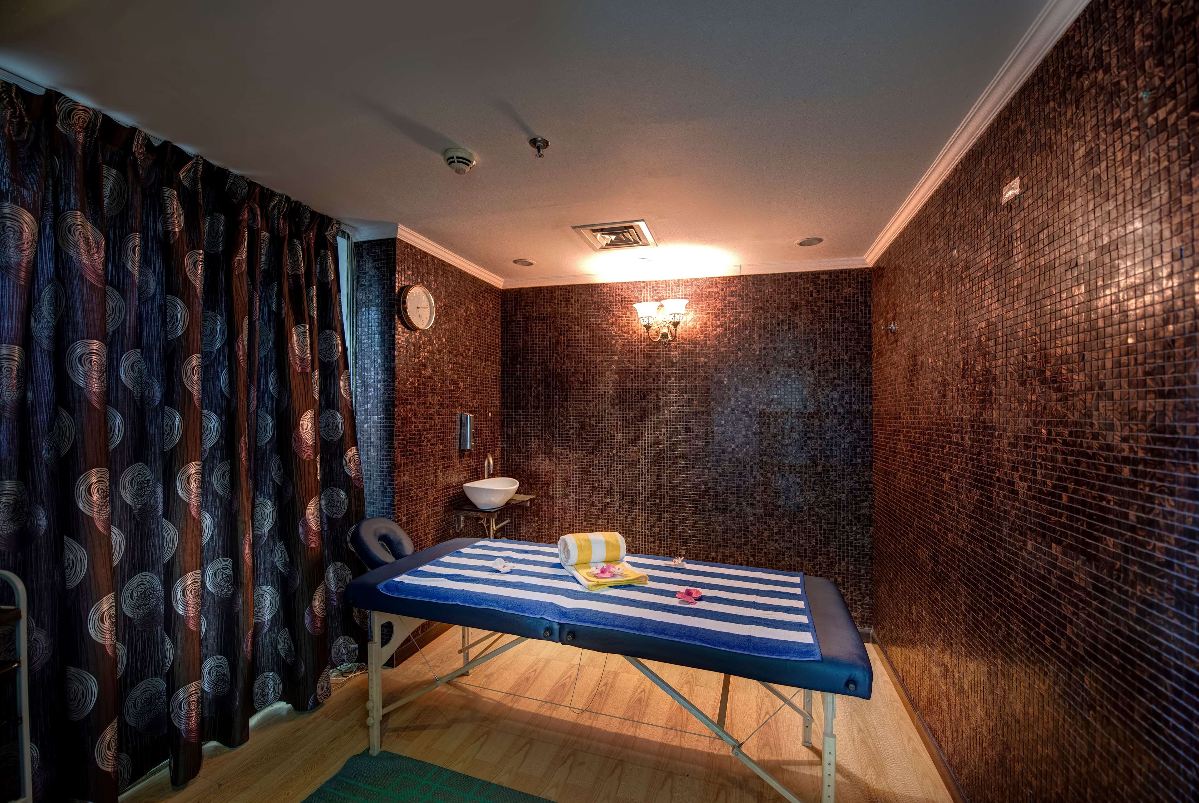 Howard Johnson Plaza by Wyndham Dubai Deira