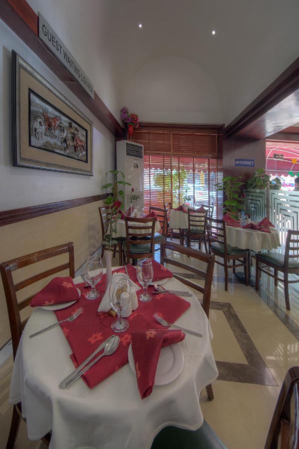 Hyde Park Hotel
