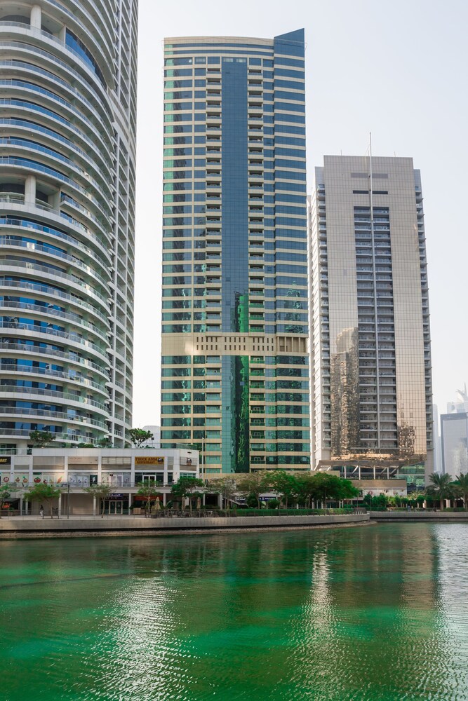 Lake City Tower by HiGuests Vacation Homes