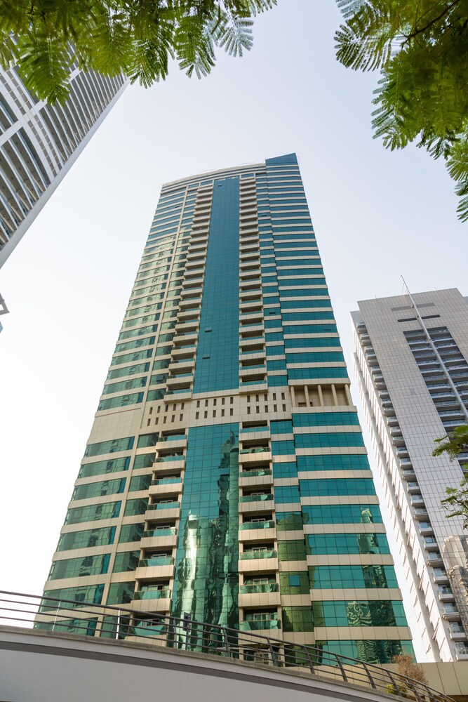 Lake City Tower by HiGuests Vacation Homes