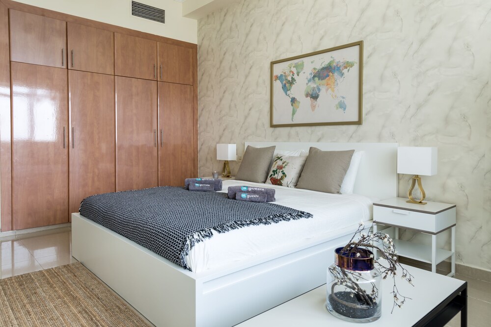 Lake City Tower by HiGuests Vacation Homes
