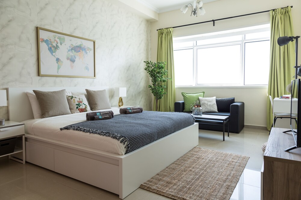 Lake City Tower by HiGuests Vacation Homes