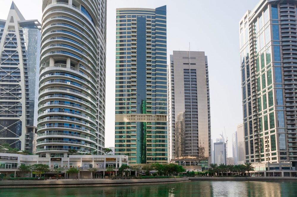 Lake City Tower by HiGuests Vacation Homes