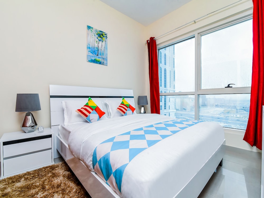Lake Point Tower by OYO Rooms