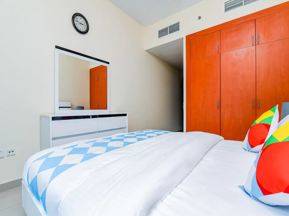Lake Point Tower by OYO Rooms