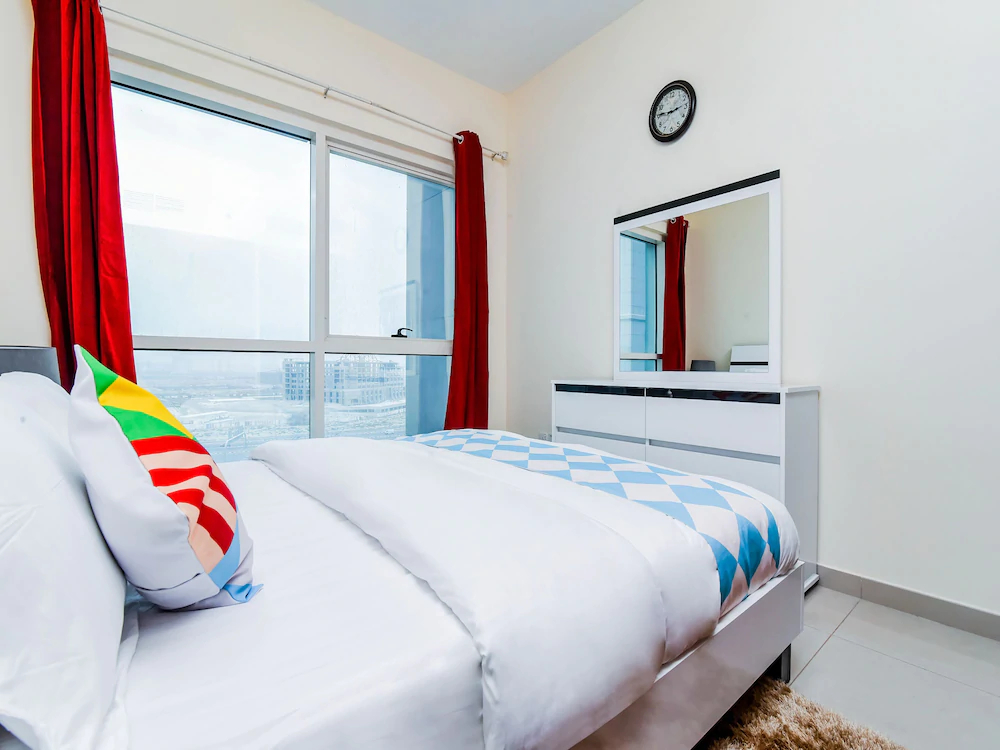 Lake Point Tower by OYO Rooms
