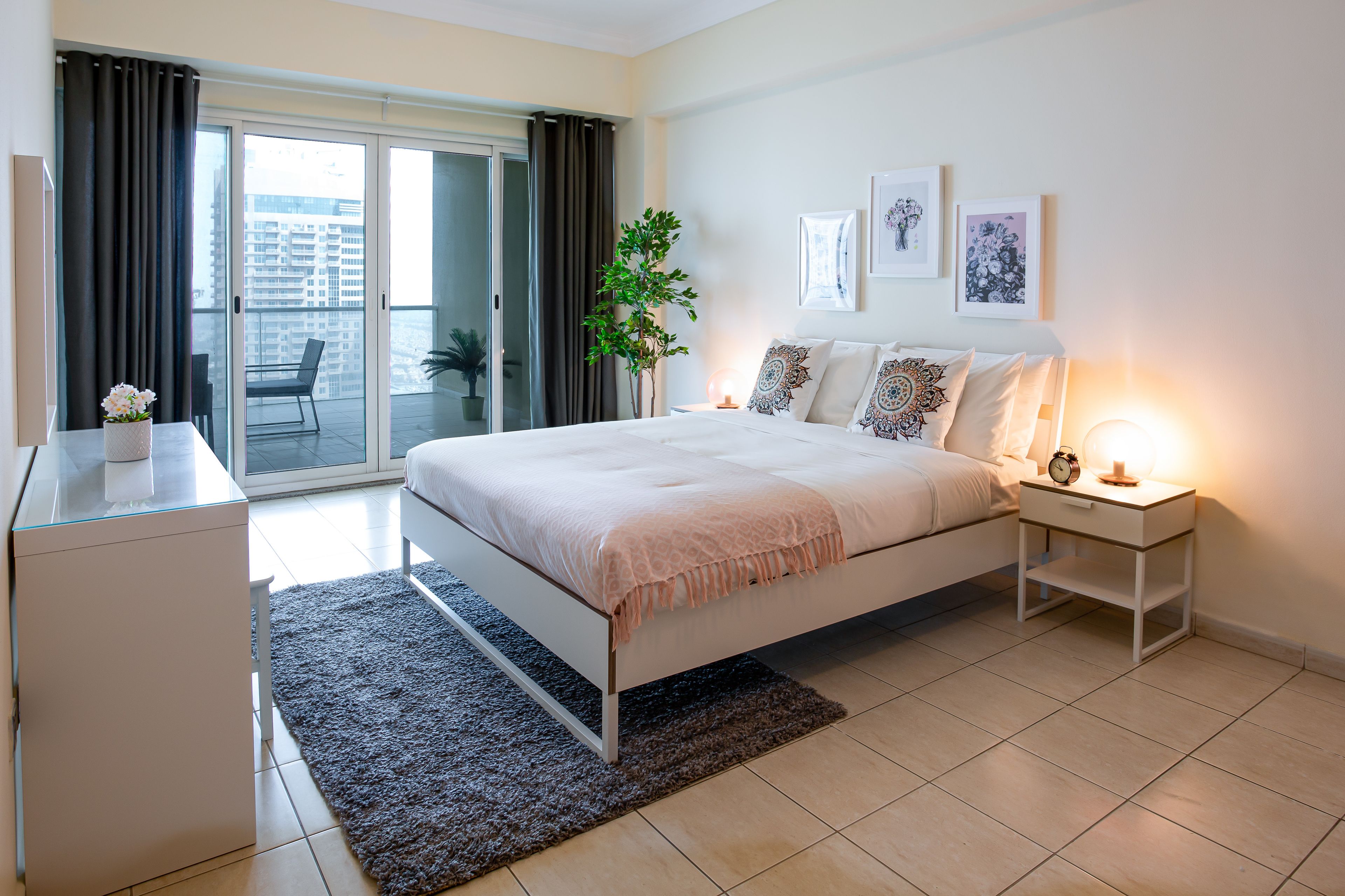 Lake View Tower by HiGuests Vacation Homes