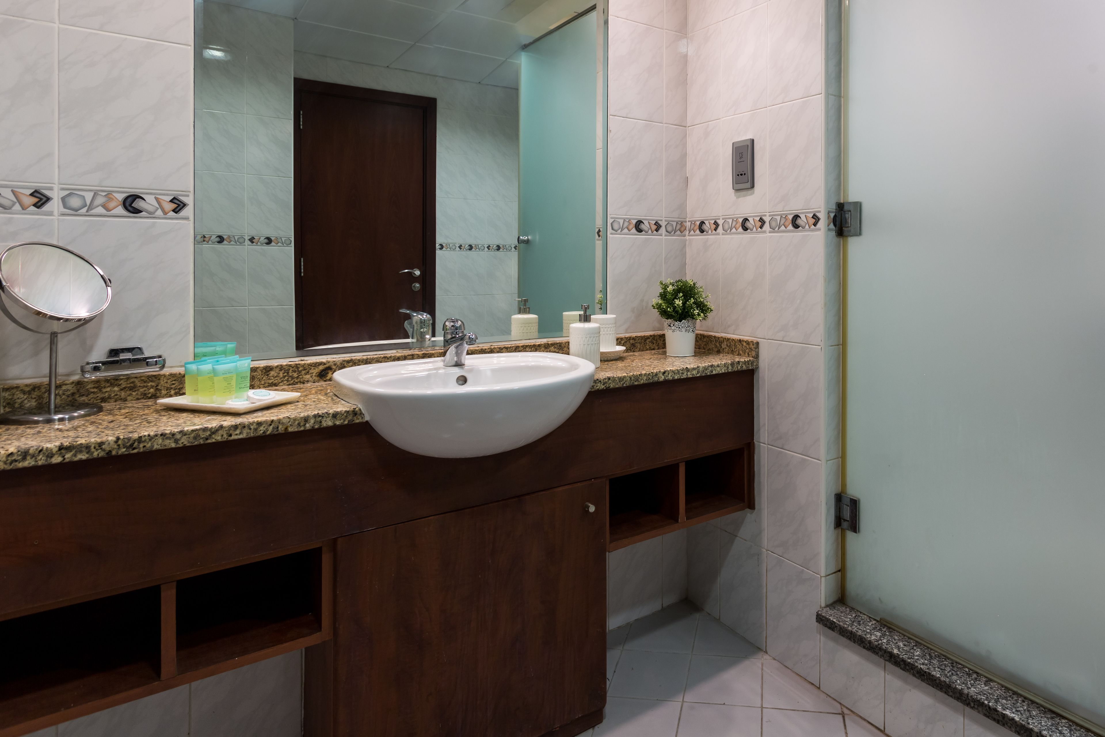 Lake View Tower by HiGuests Vacation Homes