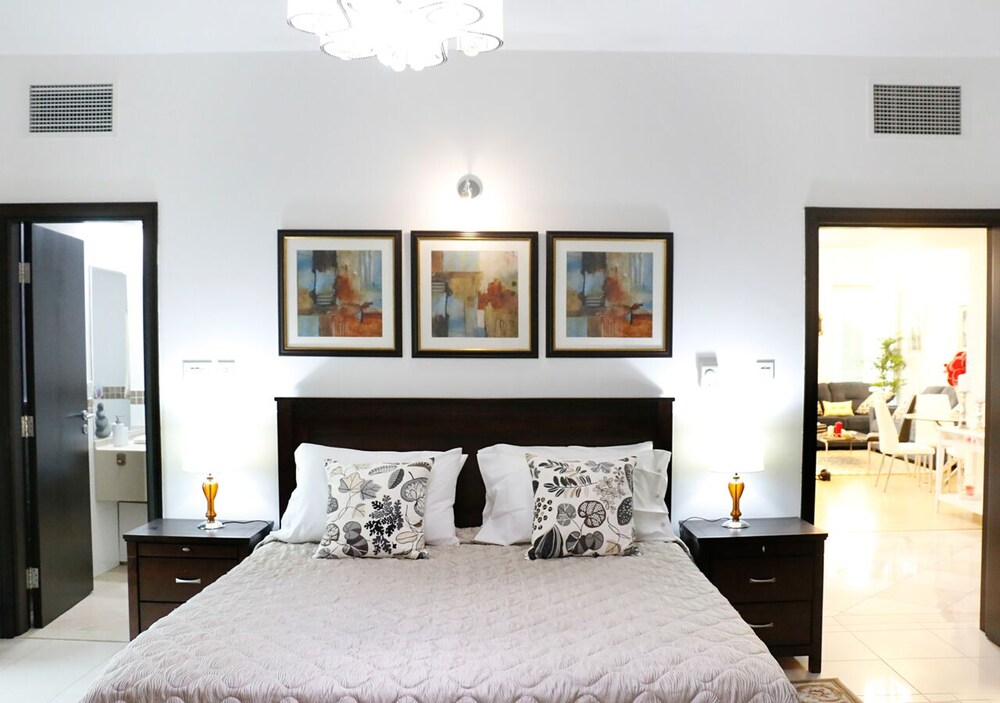 La Riviera Raine & Horne Holiday Homes