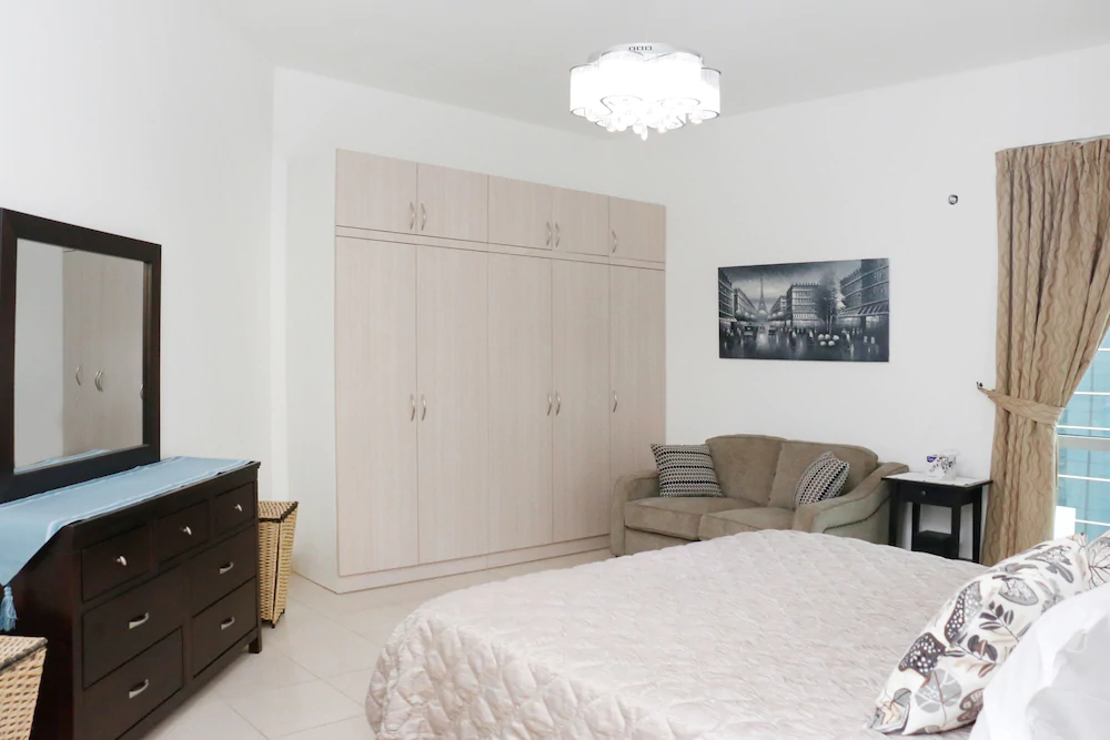 La Riviera Raine & Horne Holiday Homes