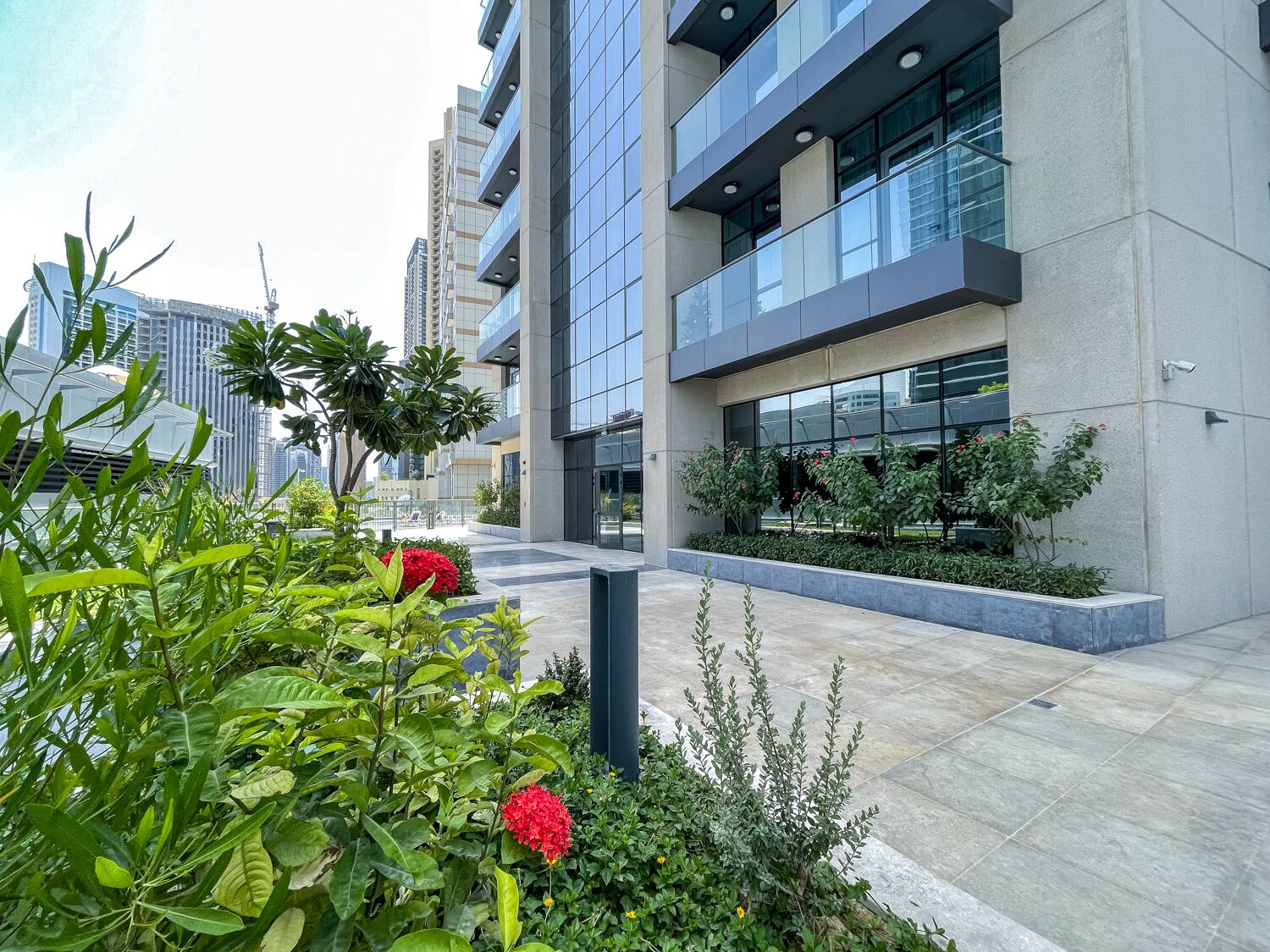 Luxe Apartments near Dubai Mall, Burj Khalifa - Pool, Gym, & Parking by Sojo Stay