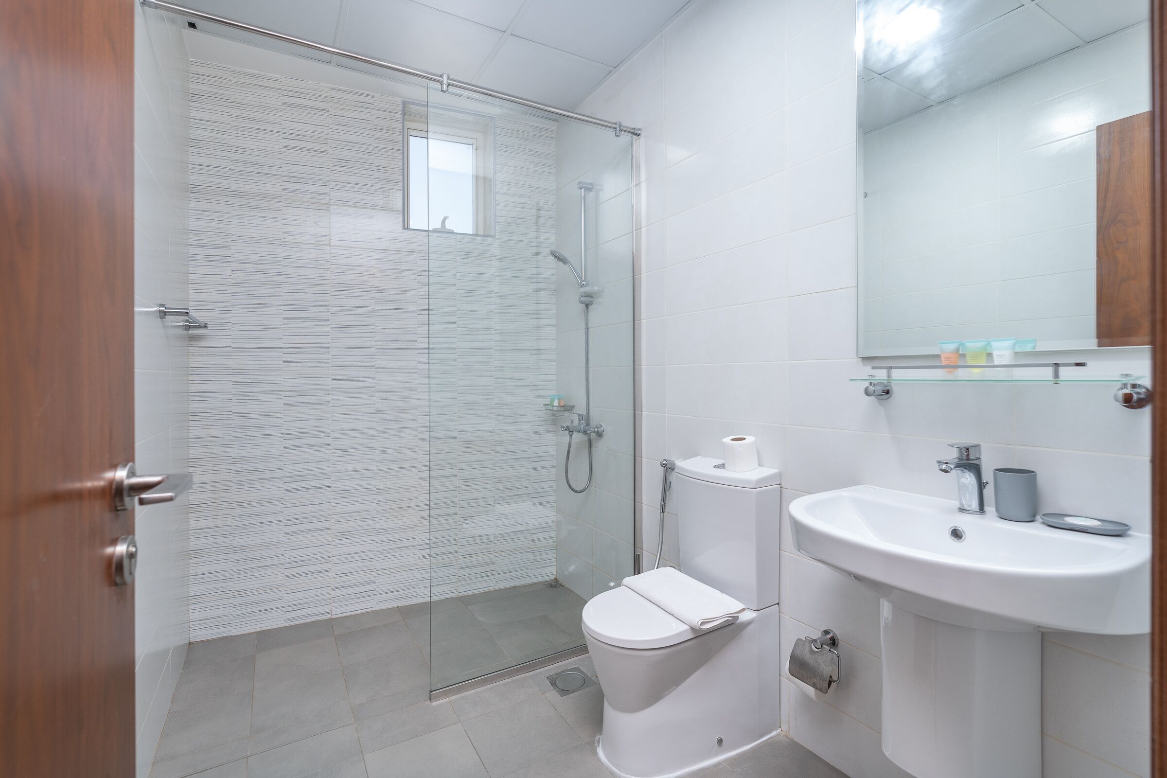 Luxe Apartments near Dubai Mall, Burj Khalifa - Pool, Gym, & Parking by Sojo Stay