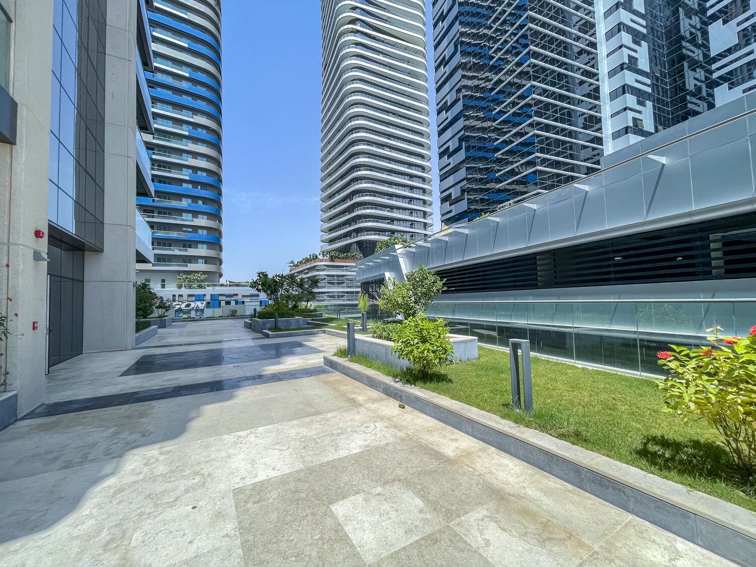 Luxe Apartments near Dubai Mall, Burj Khalifa - Pool, Gym, & Parking by Sojo Stay