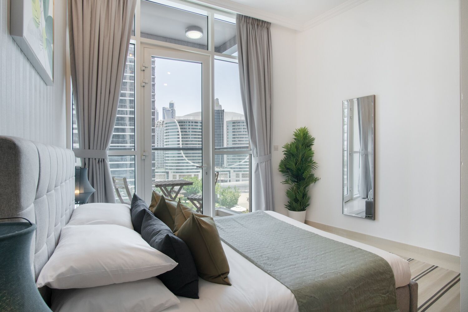 Luxe Apartments near Dubai Mall, Burj Khalifa - Pool, Gym, & Parking by Sojo Stay