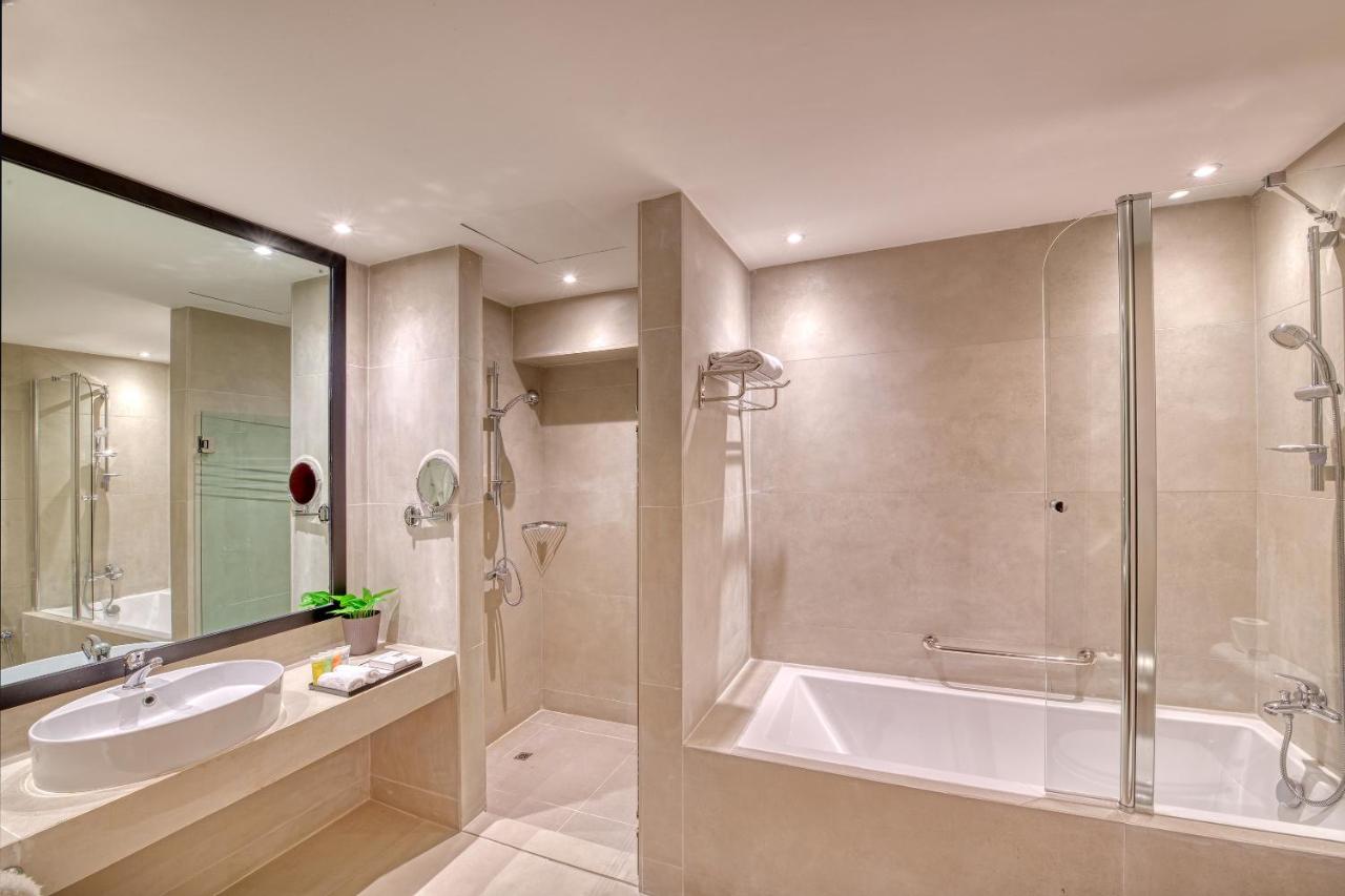 Majestic City Retreat Hotel