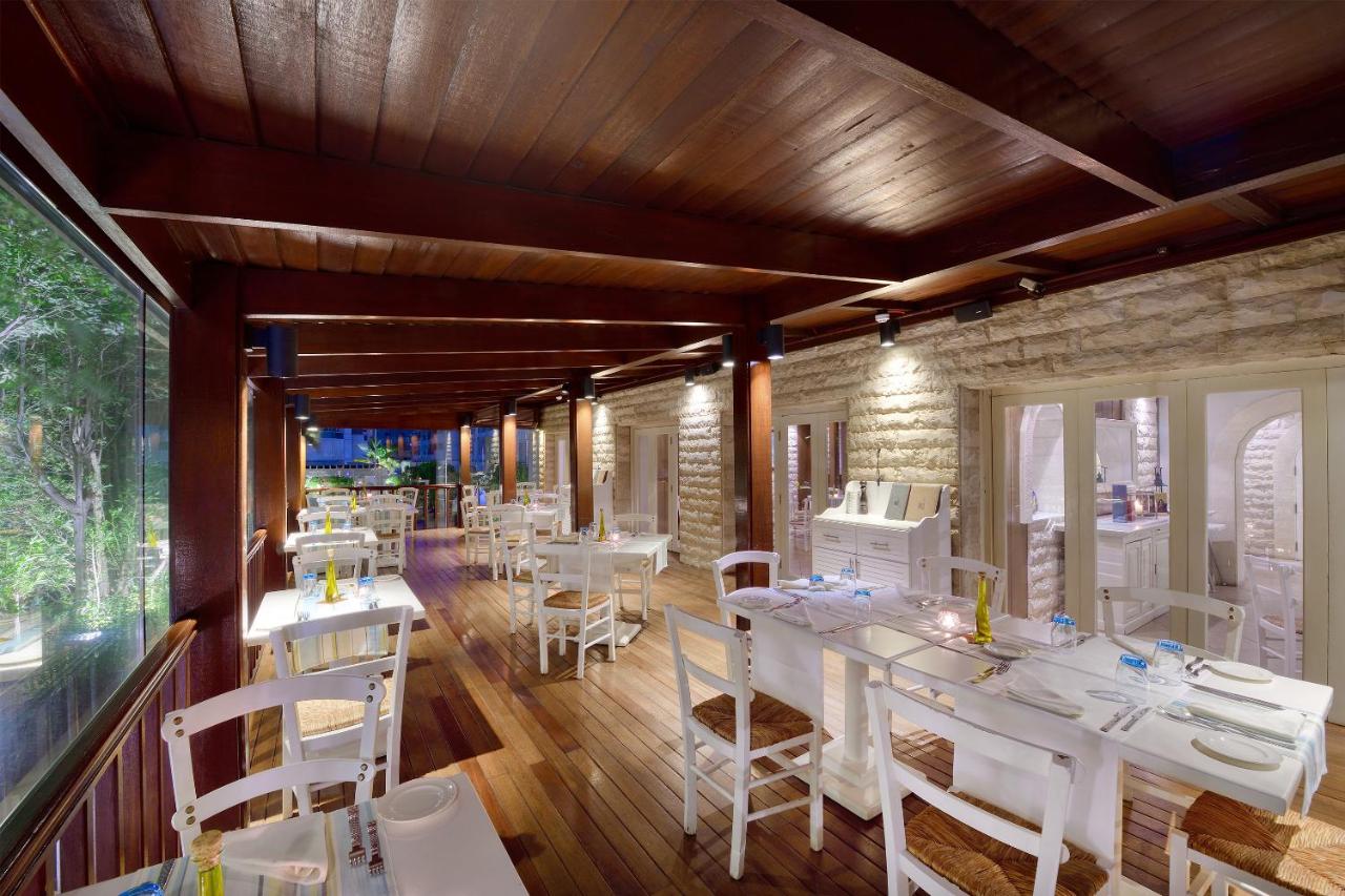 Majestic City Retreat Hotel