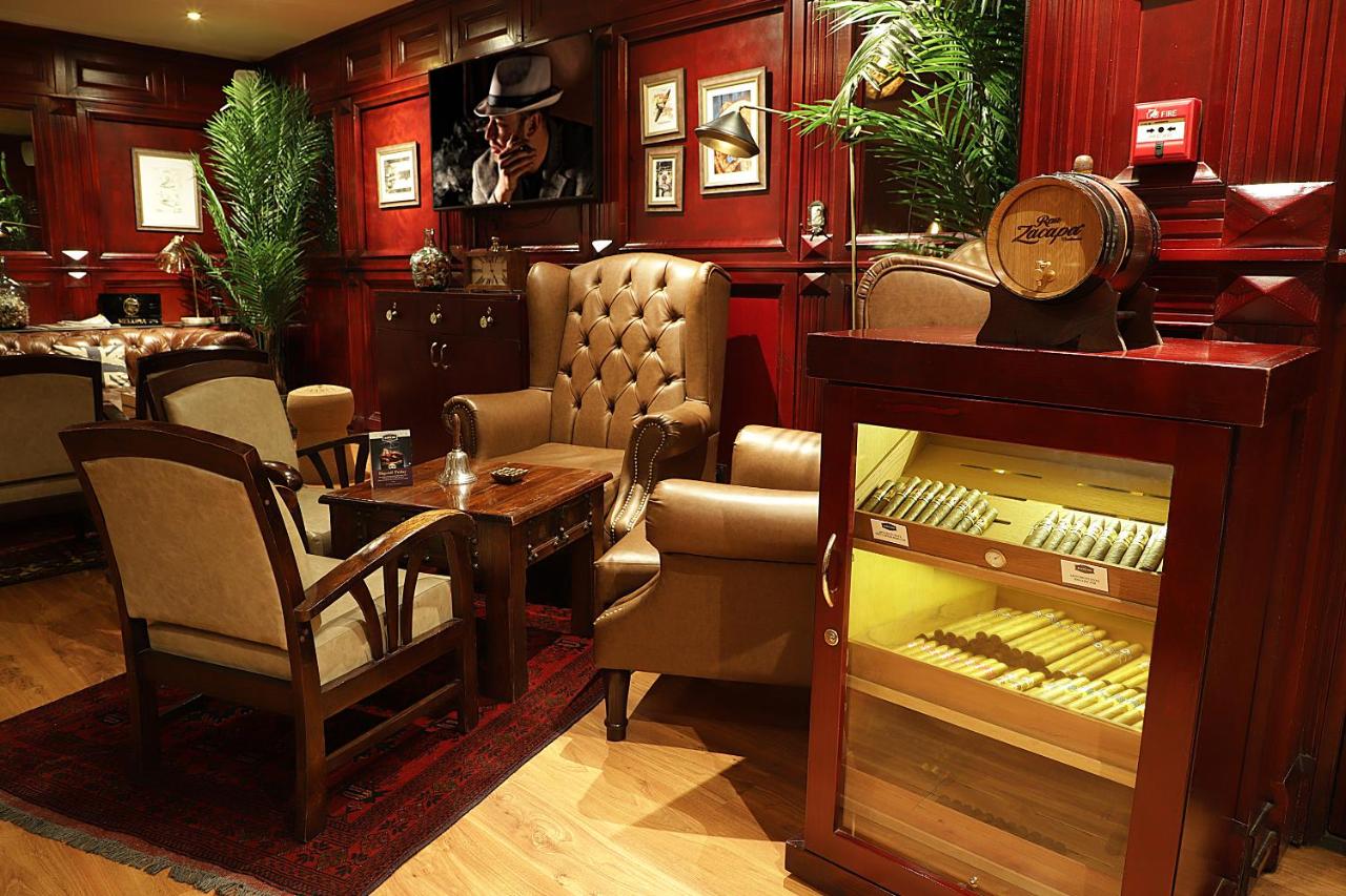 Majestic City Retreat Hotel