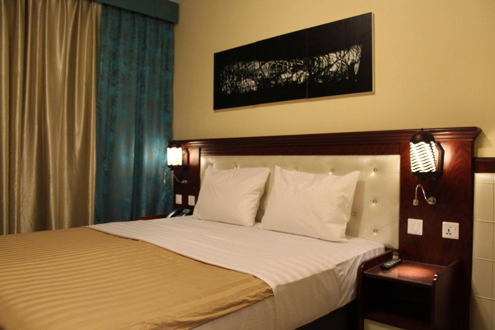 Mariana Hotel