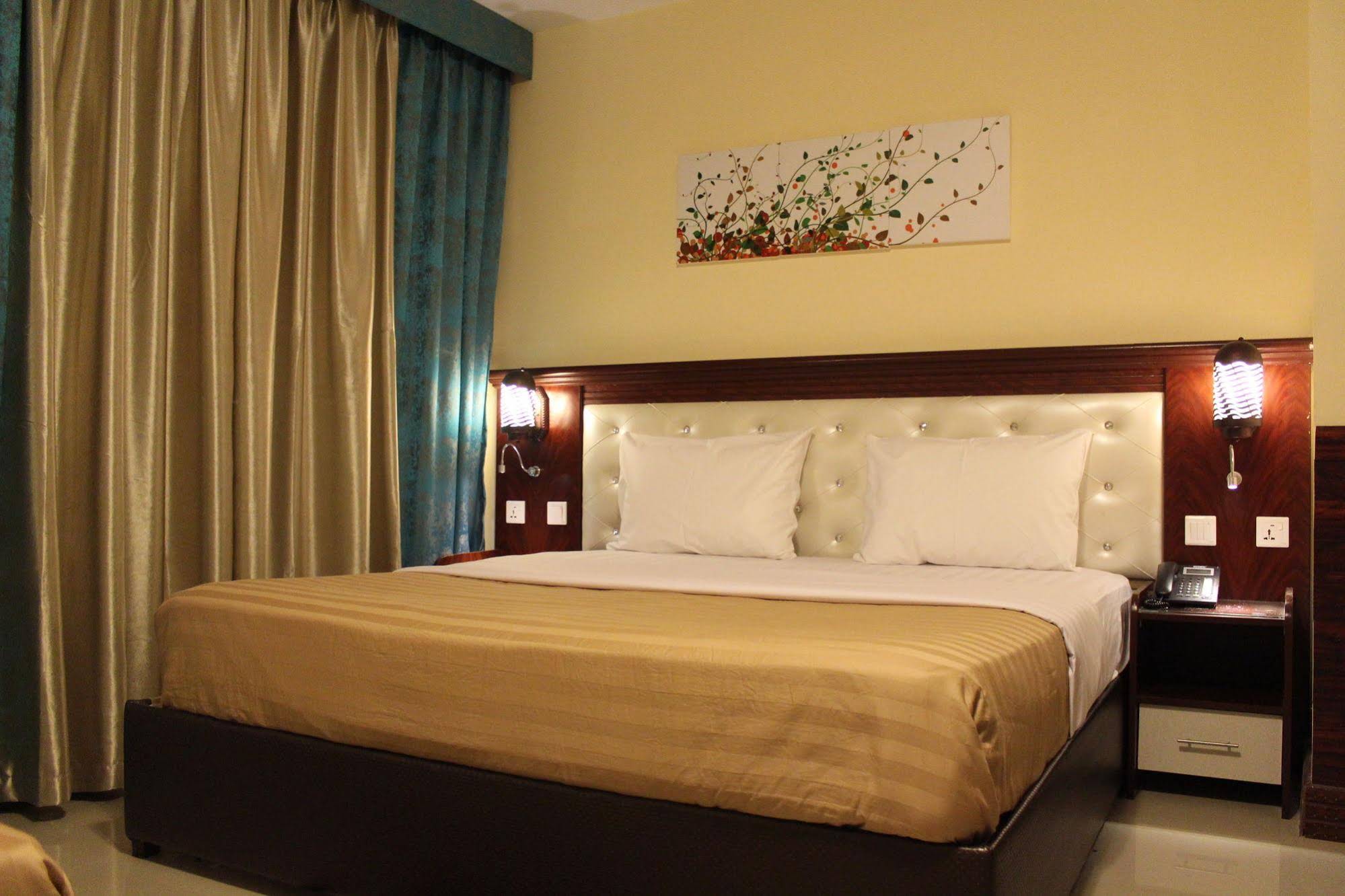 Mariana Hotel