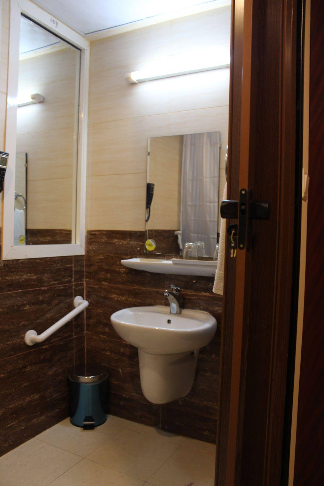 Mariana Hotel
